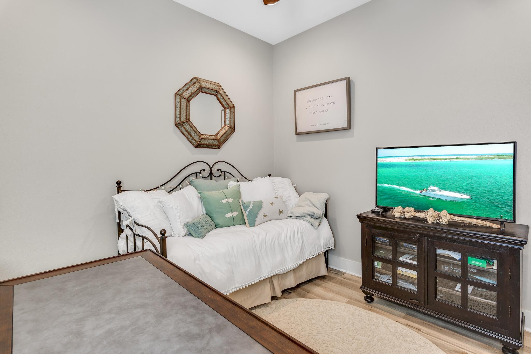 BUNGALOS AT SANDESTIN - Residential