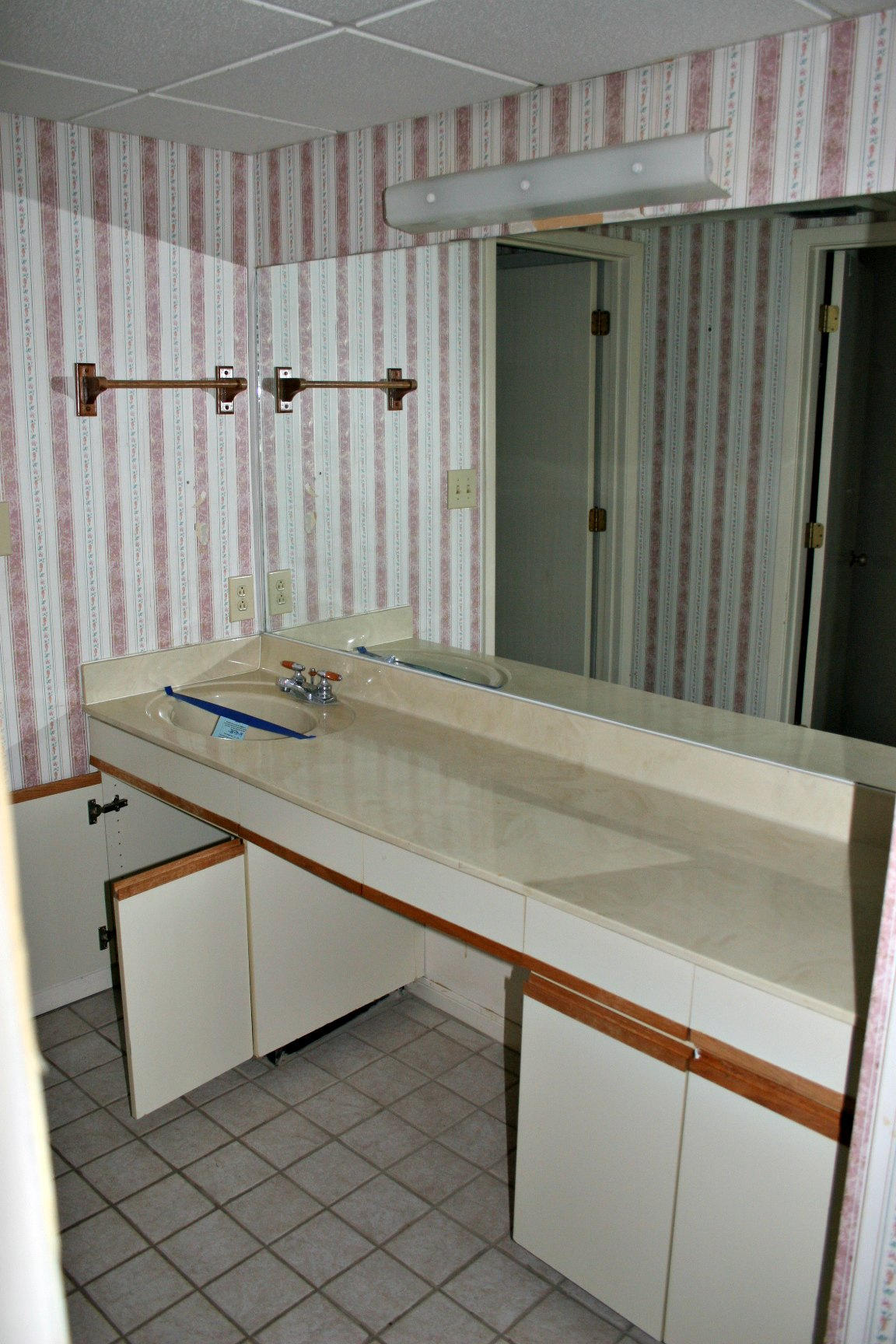 EDGEWATER VILLAGE - Residential