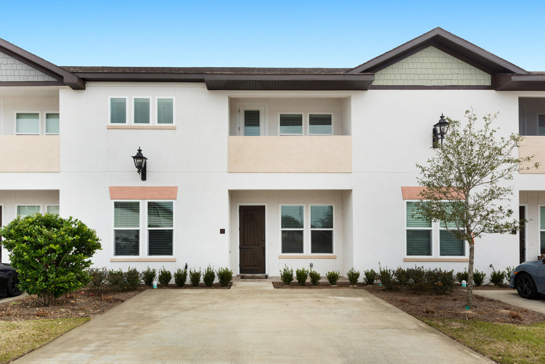 MOVE IN READY!! Newly built townhome community in the heart of Destin. Stainless steel appliances, granite counter tops, large open loft, private balcony, and more. Community pool on-site. Call today to schedule a showing. Owner has requested no pets.