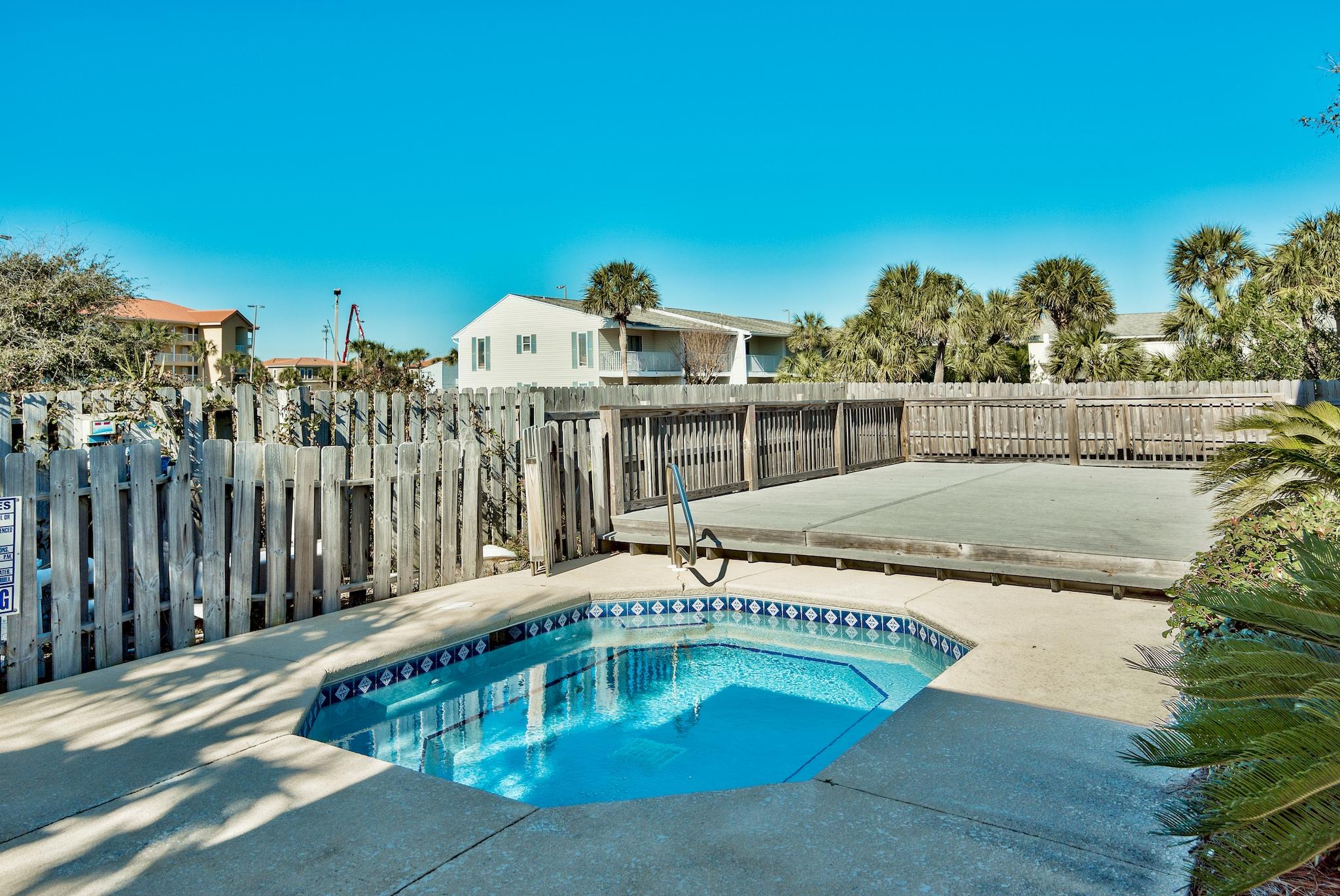 ROYAL SEAESTA - Residential