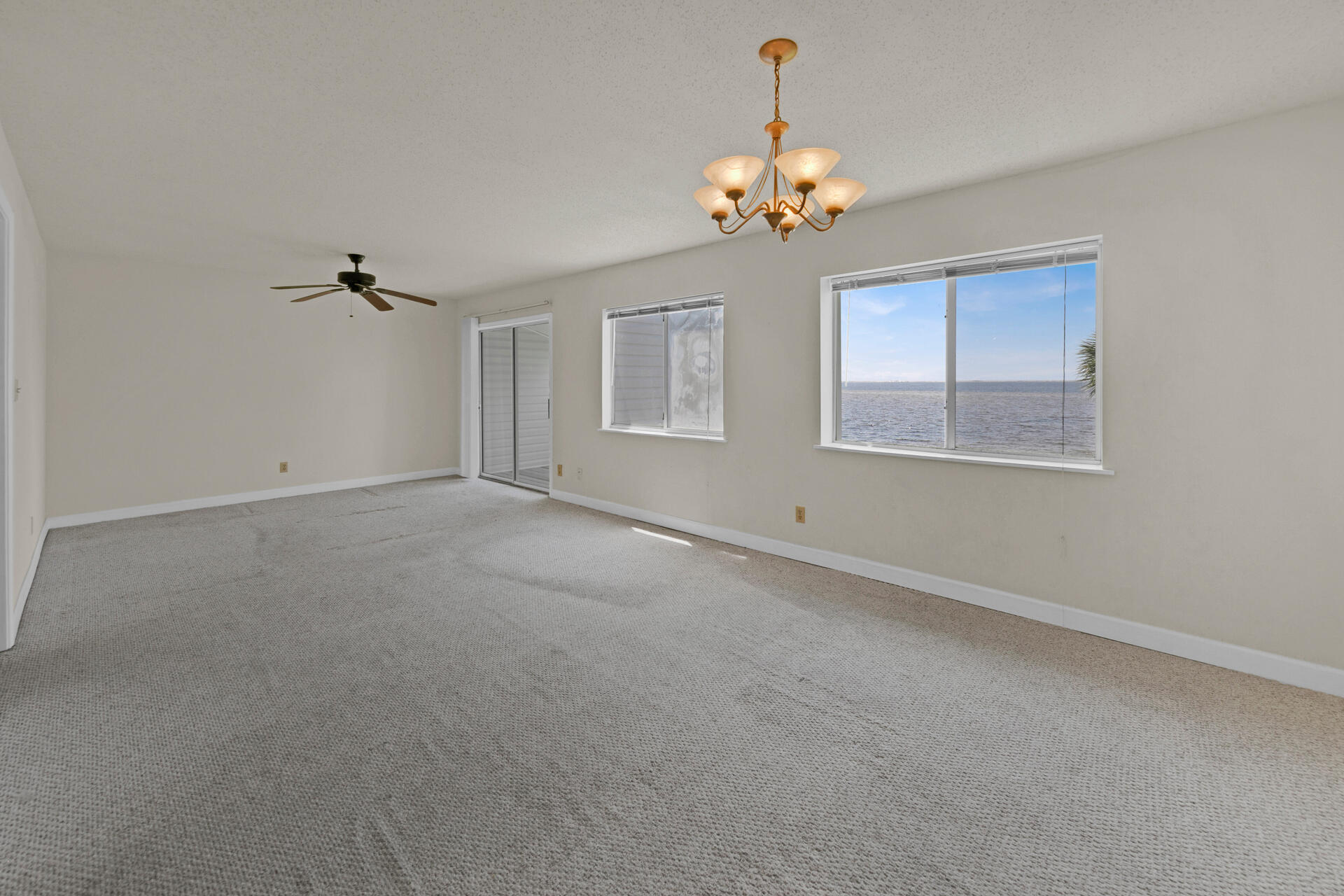 FINISTERRA CONDO - Residential