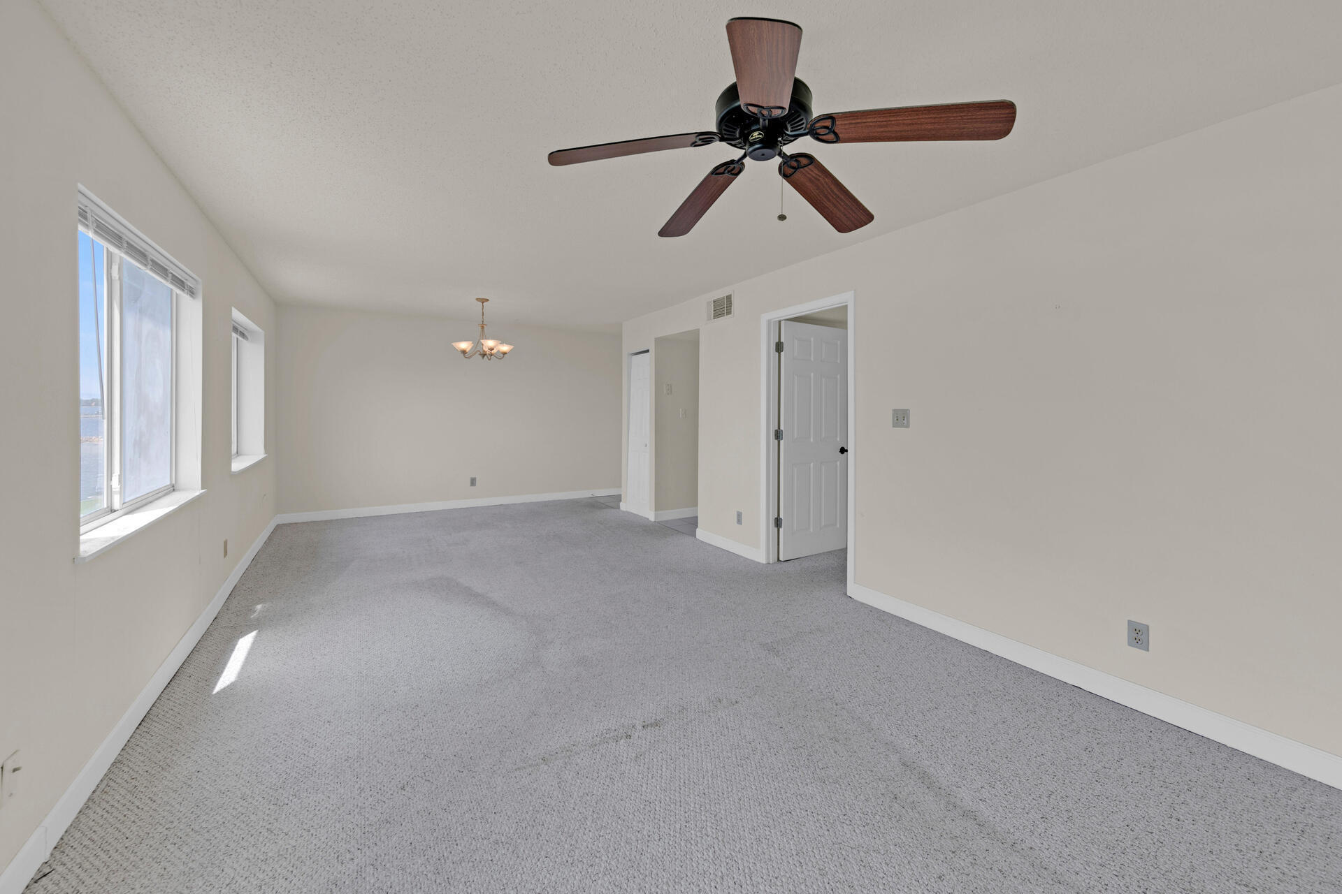 FINISTERRA CONDO - Residential