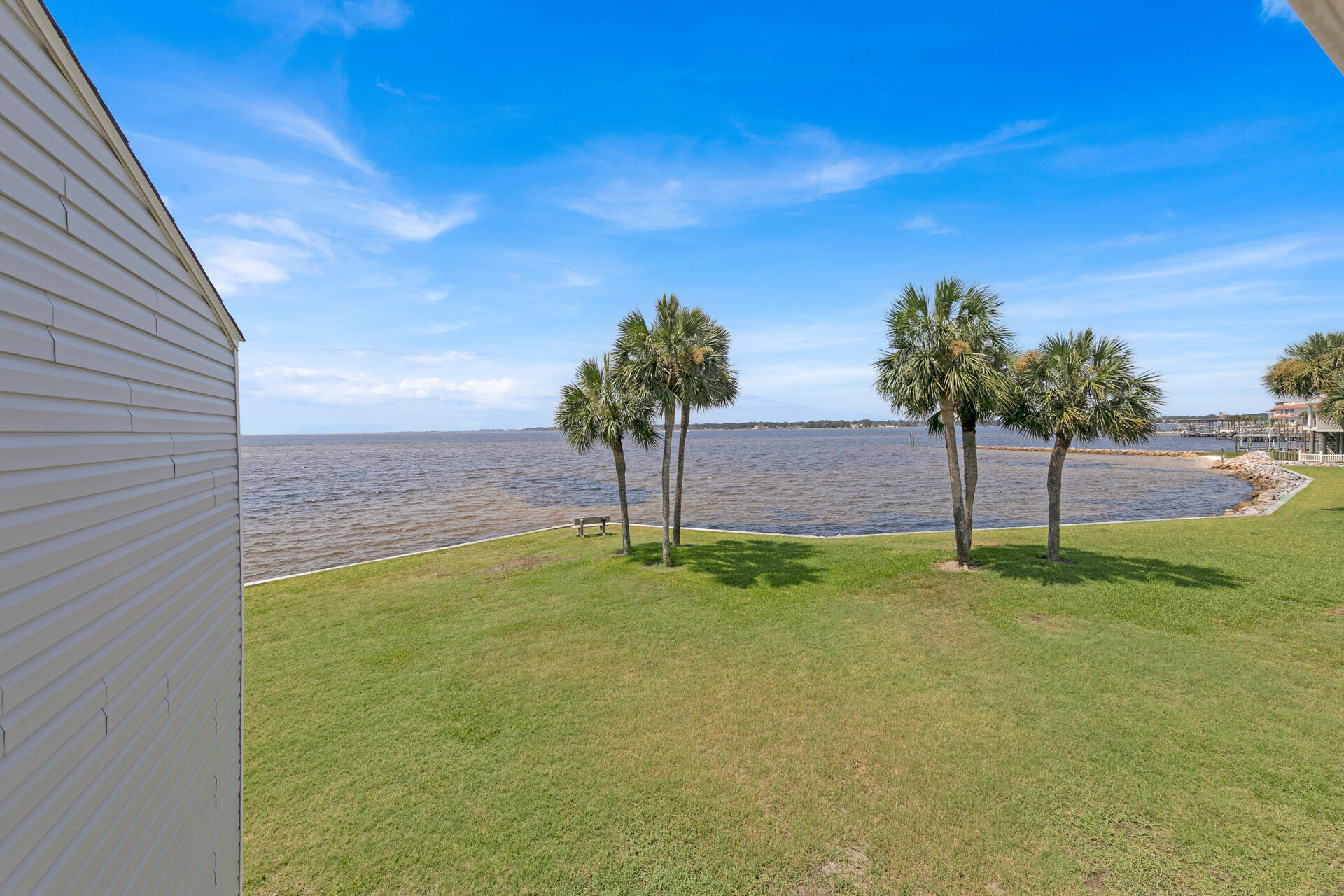 FINISTERRA CONDO - Residential