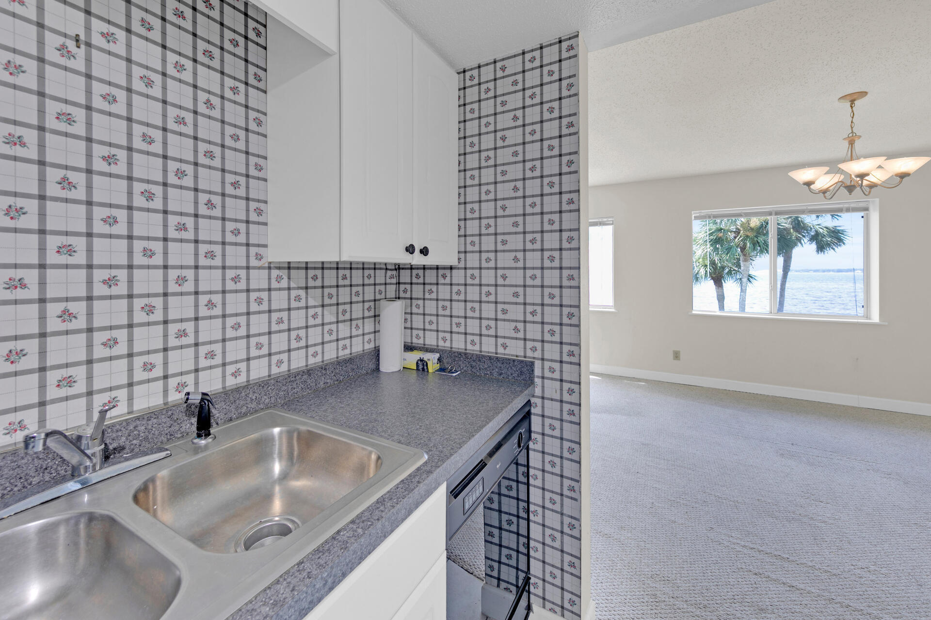 FINISTERRA CONDO - Residential