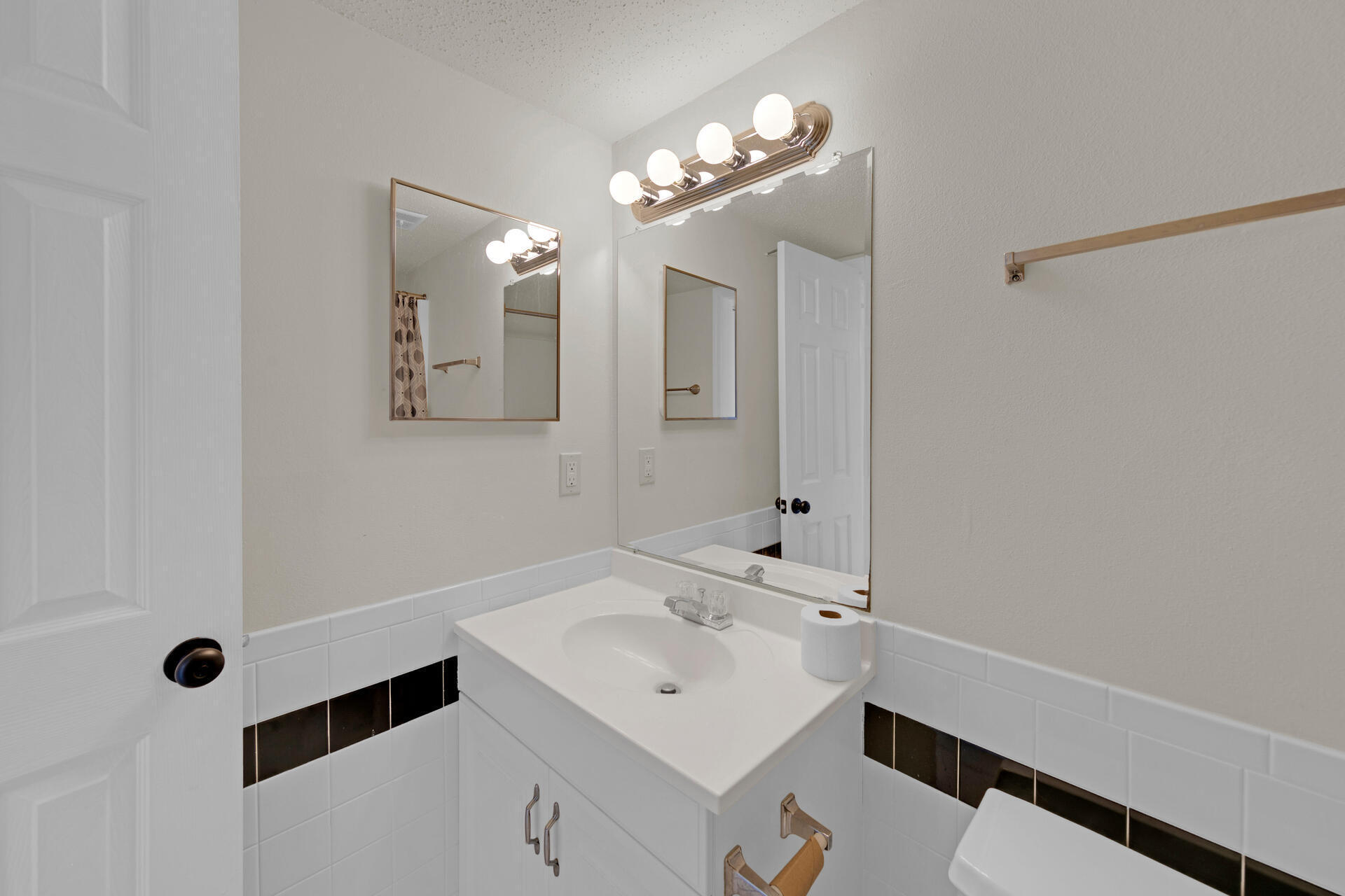 FINISTERRA CONDO - Residential