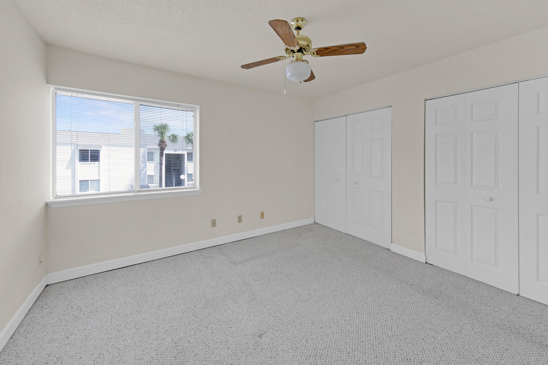 FINISTERRA CONDO - Residential