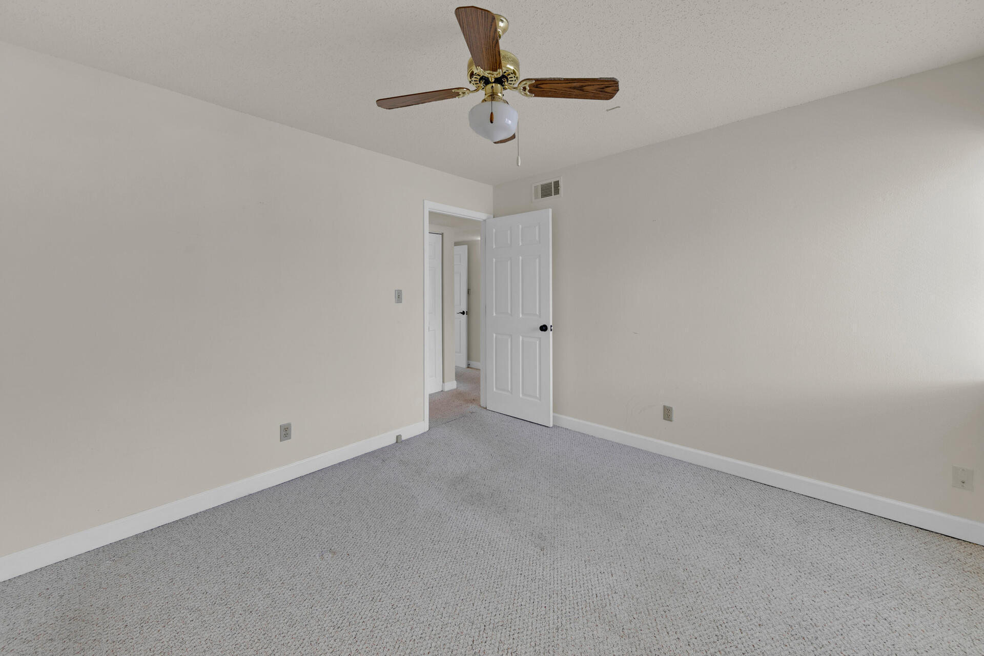 FINISTERRA CONDO - Residential