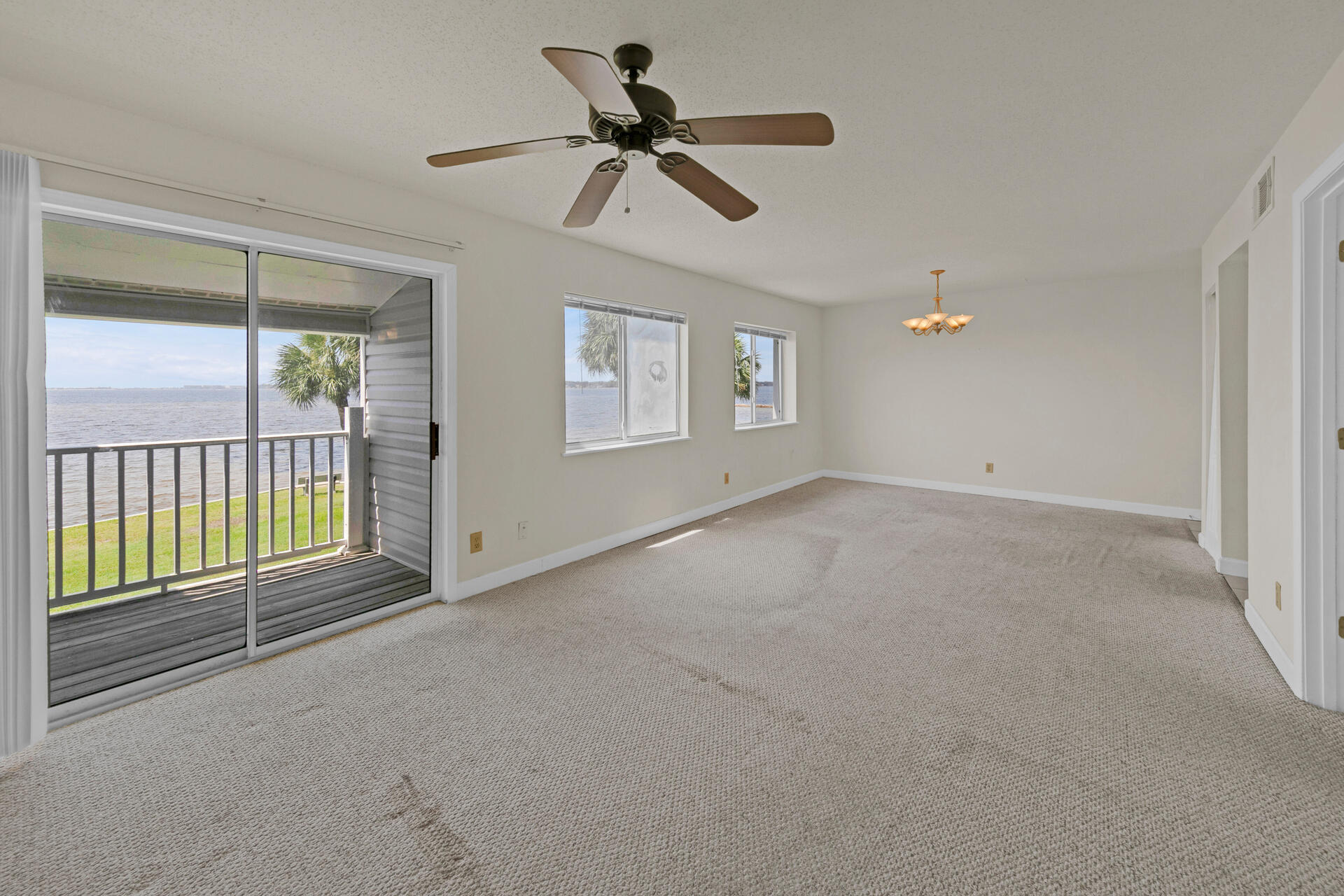 FINISTERRA CONDO - Residential