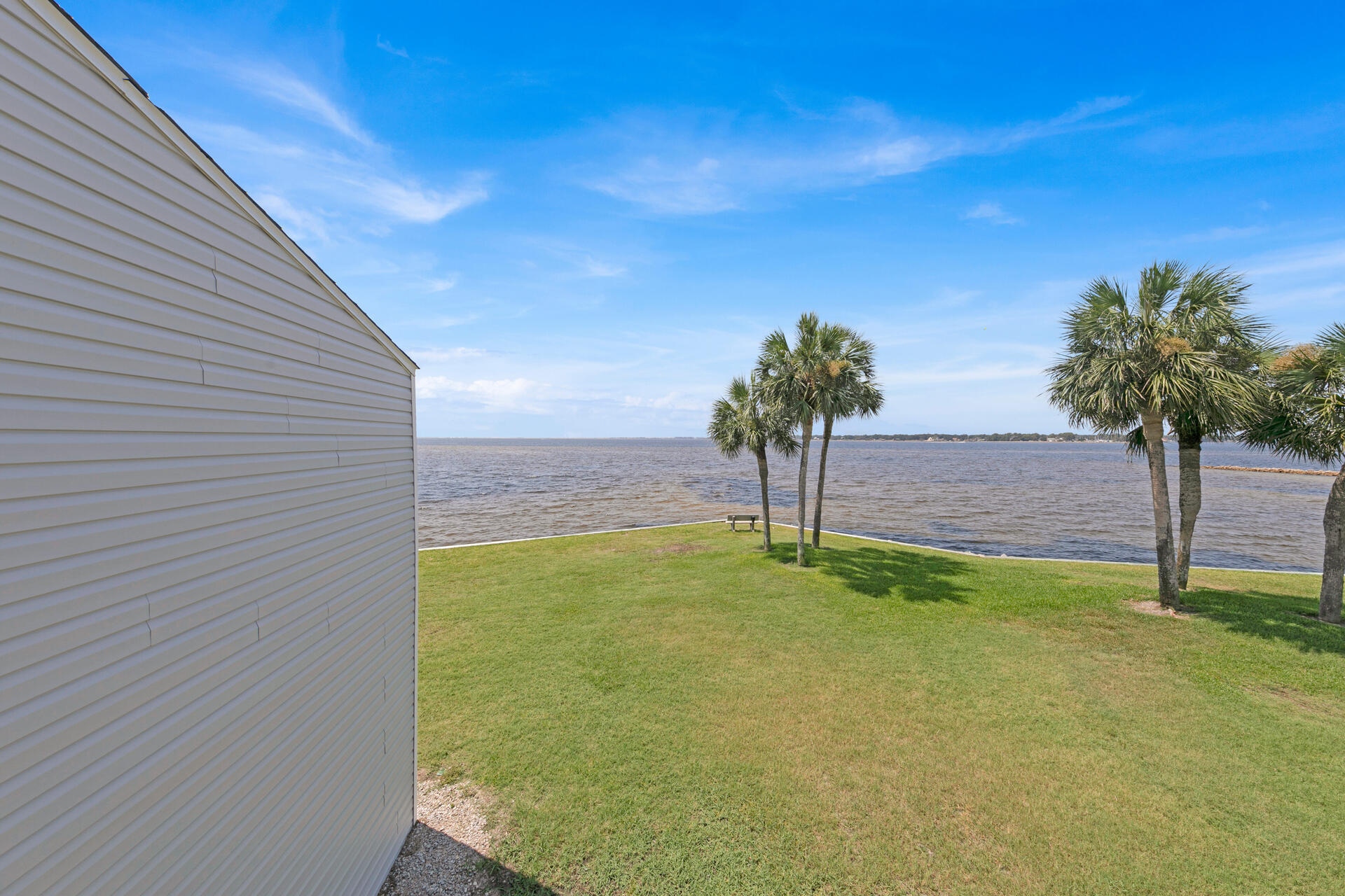 FINISTERRA CONDO - Residential