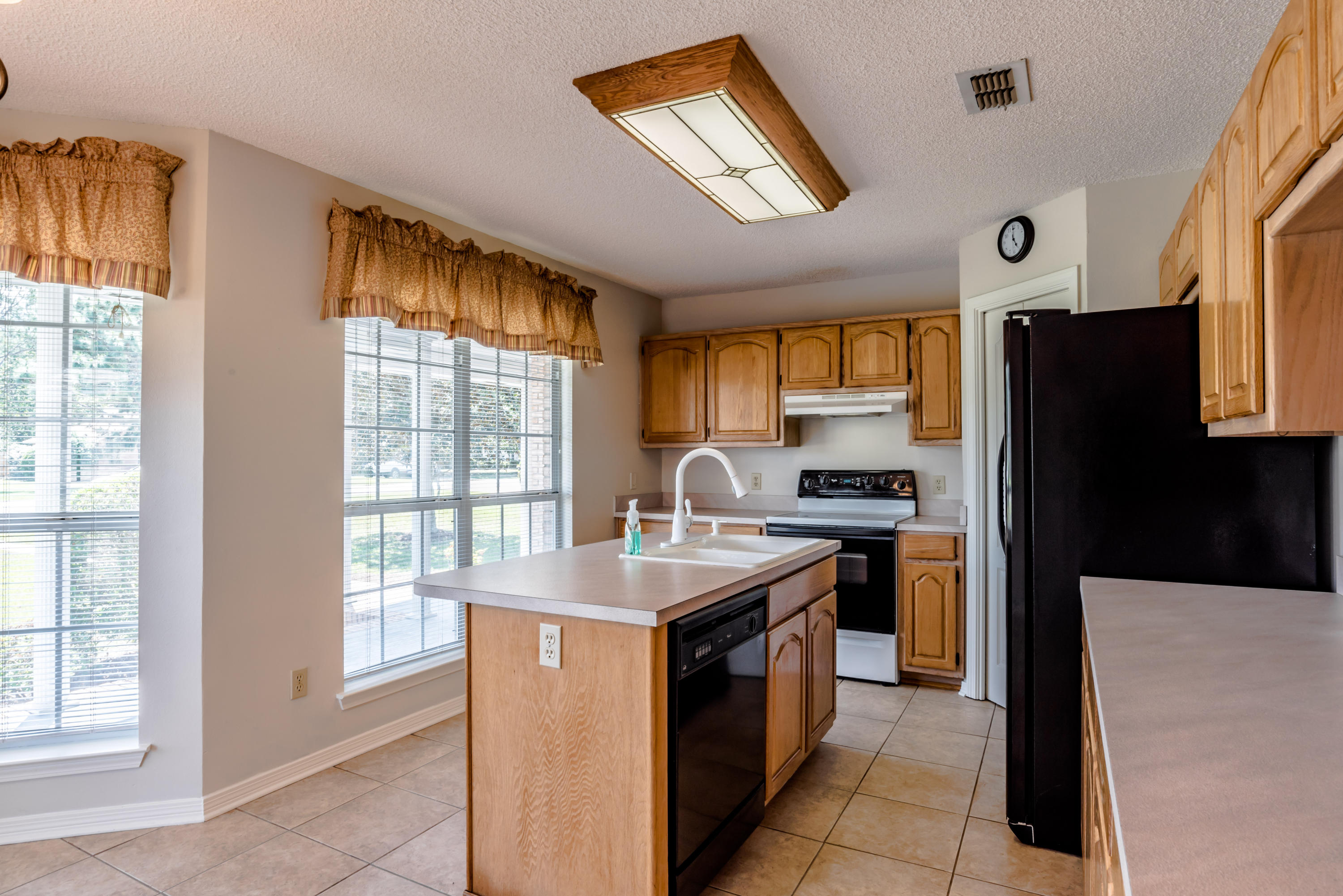 HOLLEY BY THE SEA - Residential