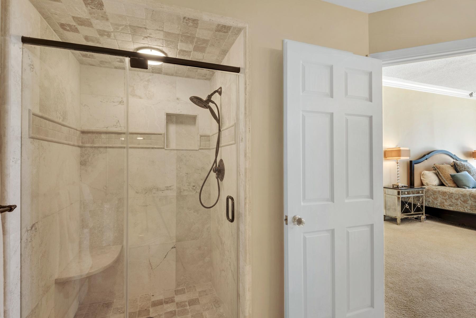 REGENCY TOWERS - Residential