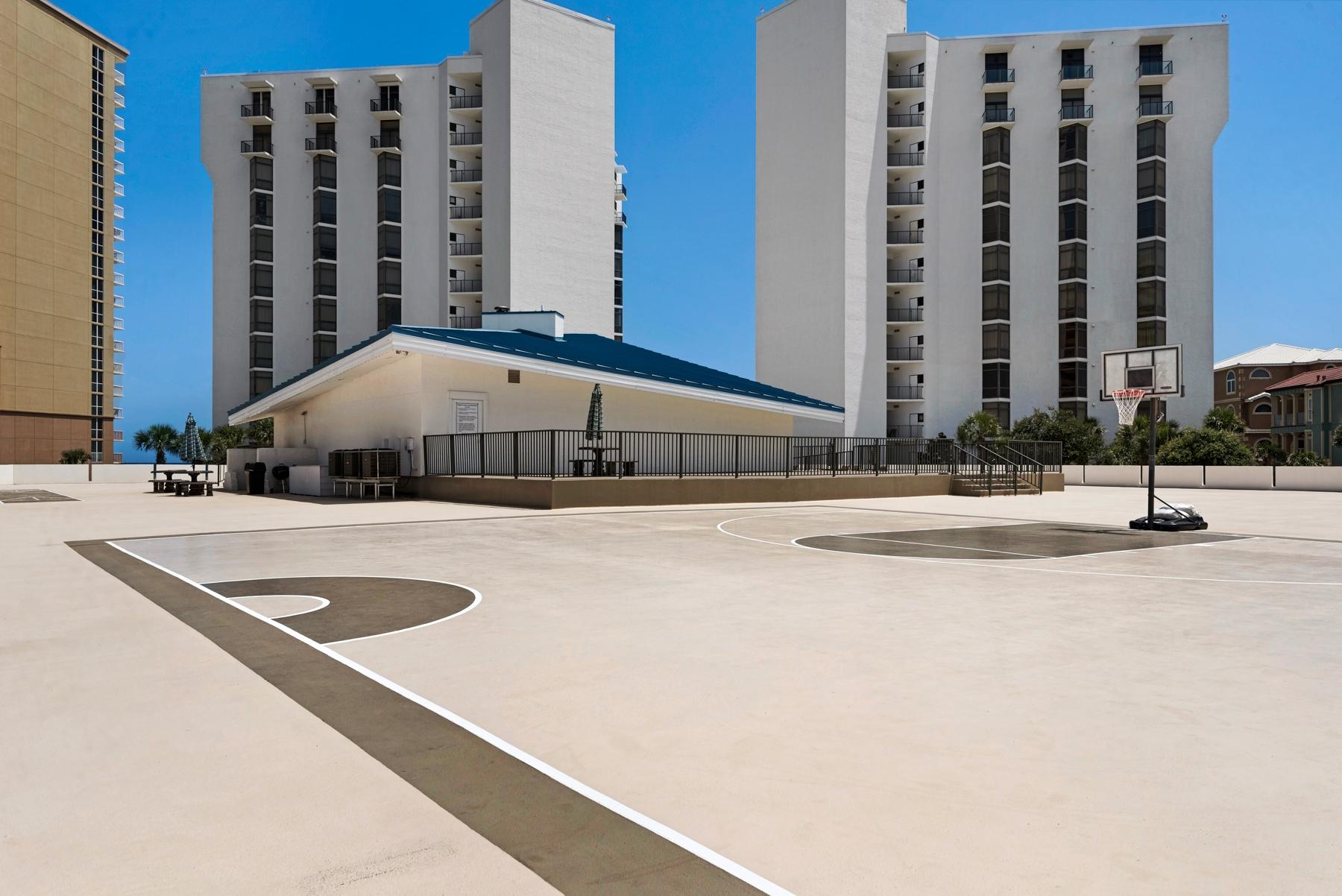 REGENCY TOWERS - Residential