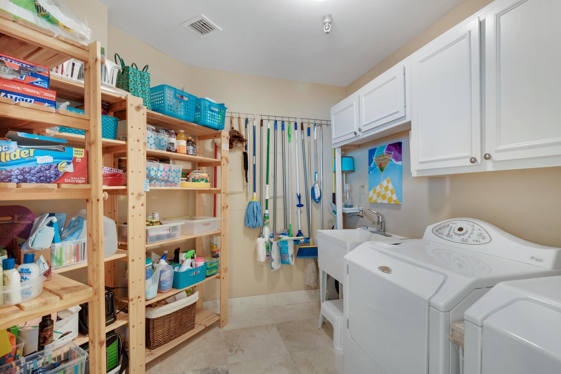 REGENCY TOWERS - Residential