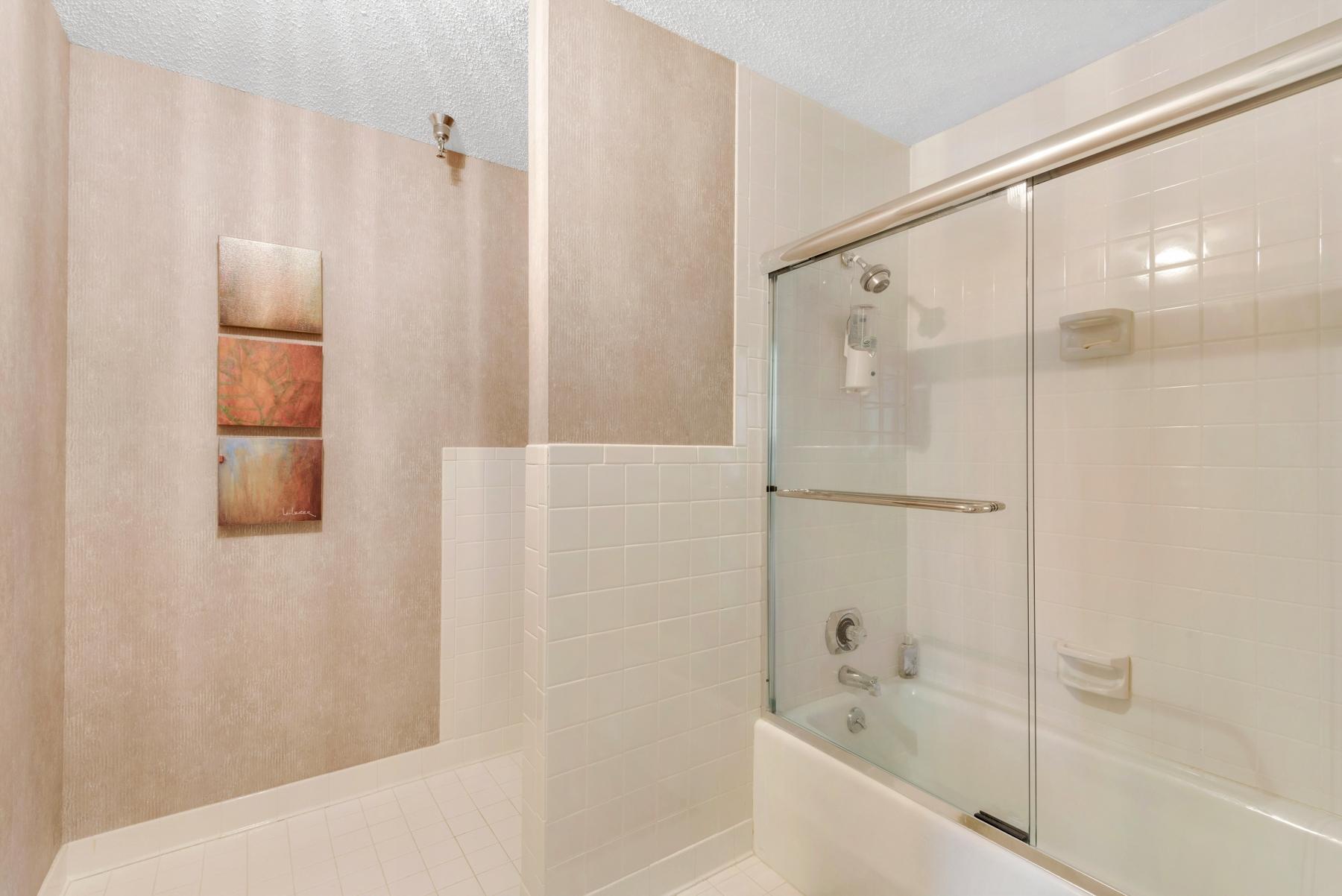 REGENCY TOWERS - Residential