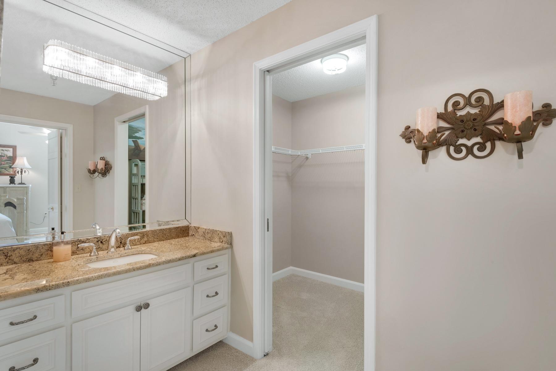 REGENCY TOWERS - Residential