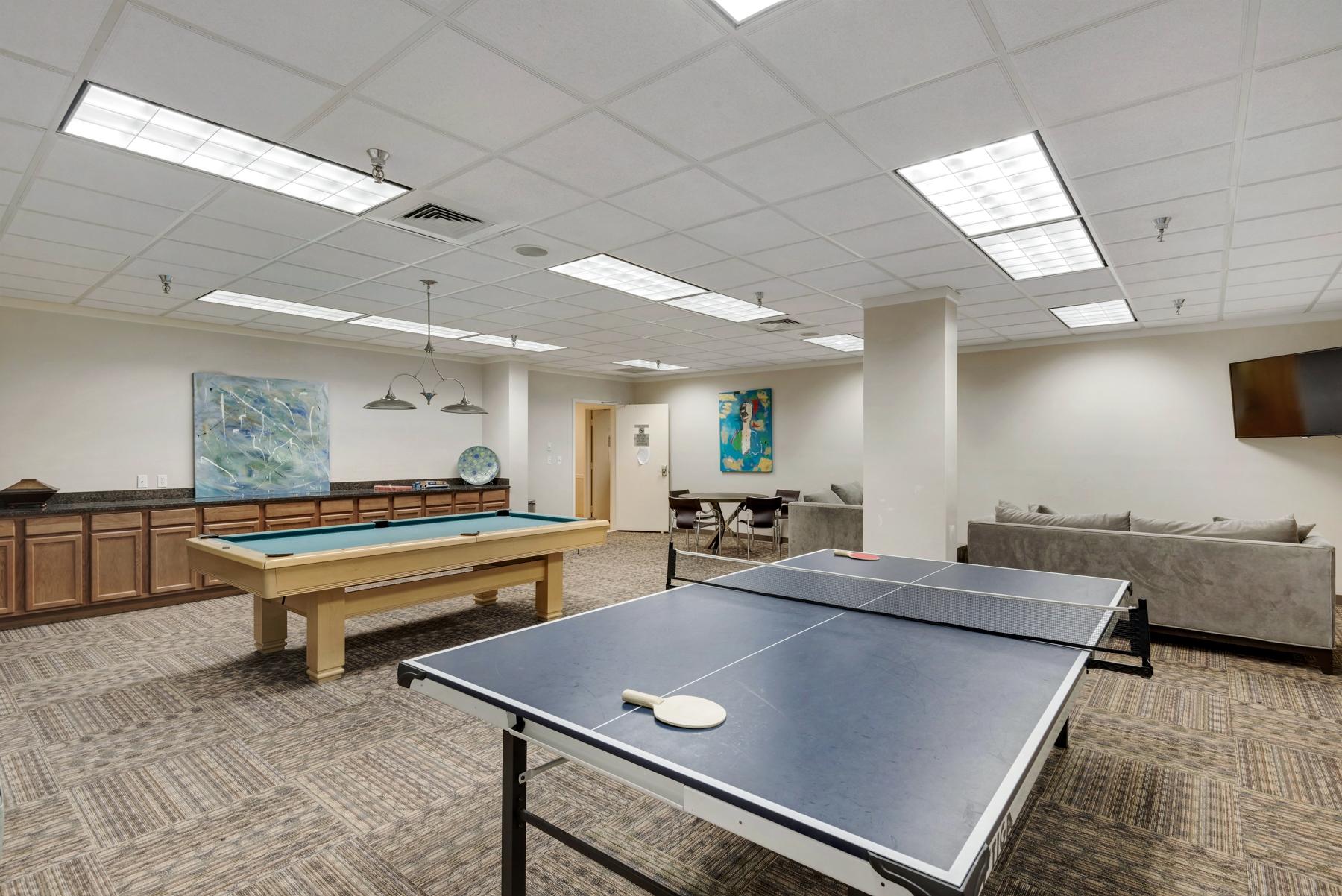 REGENCY TOWERS - Residential