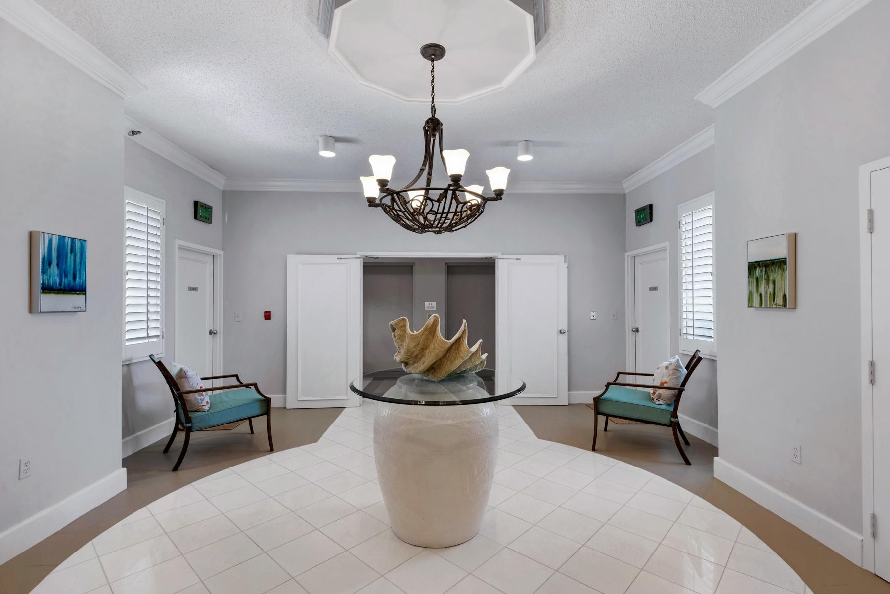 REGENCY TOWERS - Residential