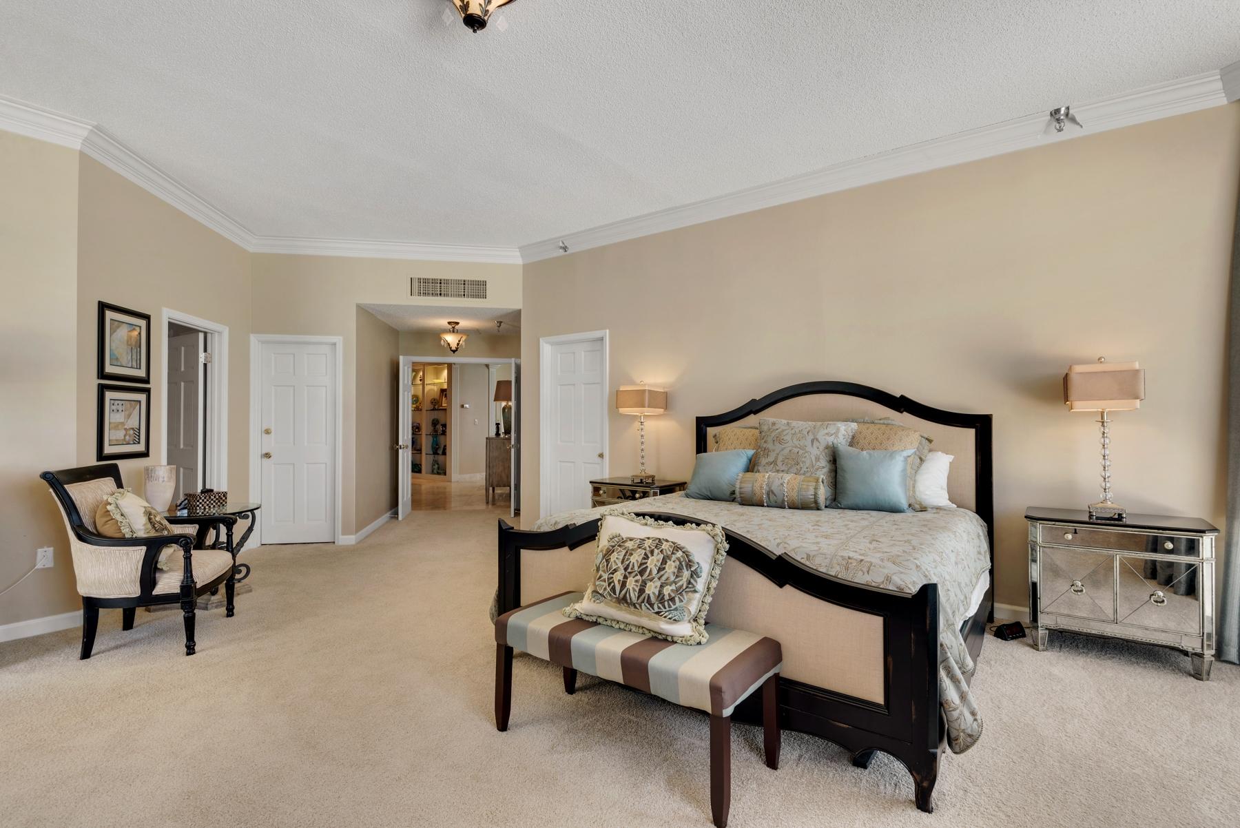 REGENCY TOWERS - Residential