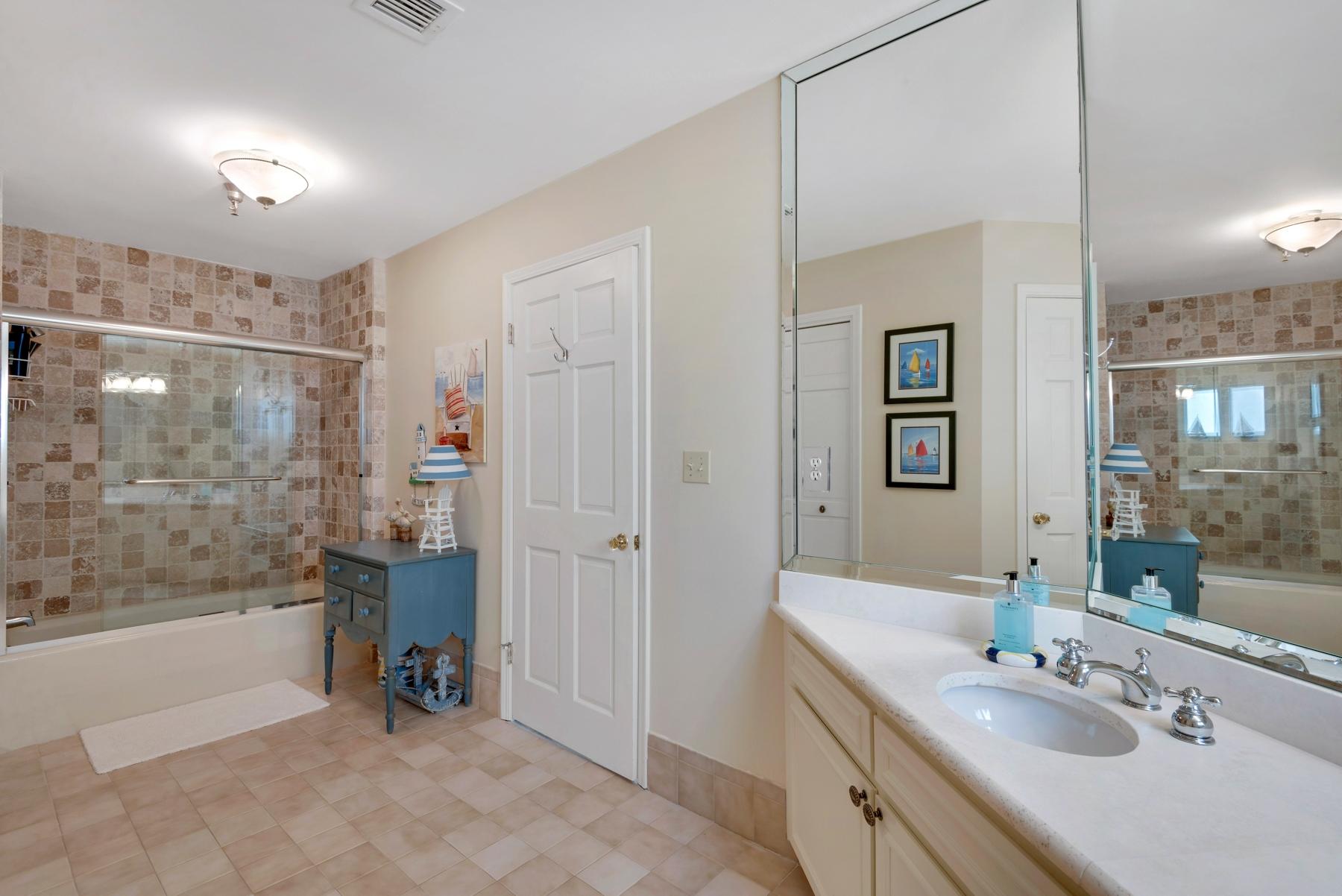 REGENCY TOWERS - Residential