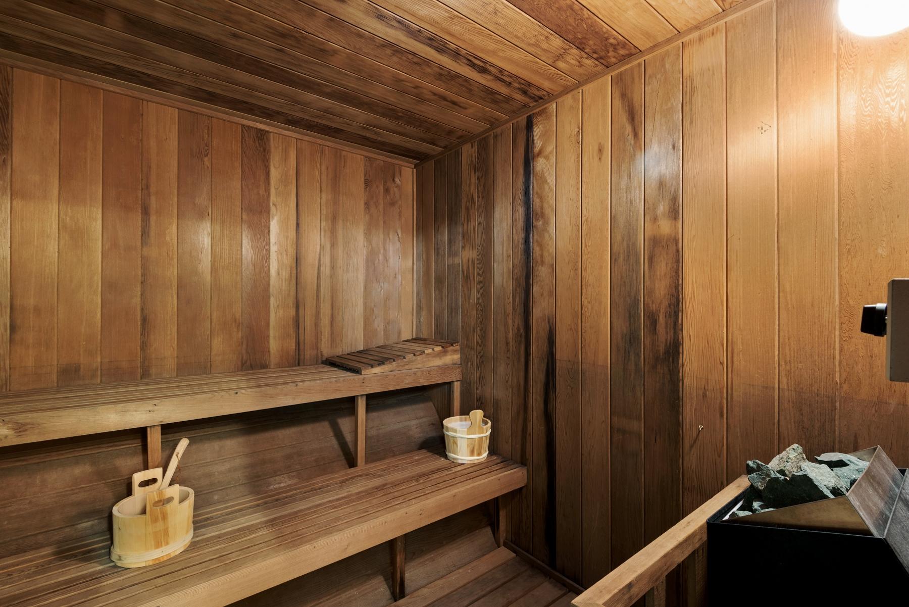 REGENCY TOWERS - Residential