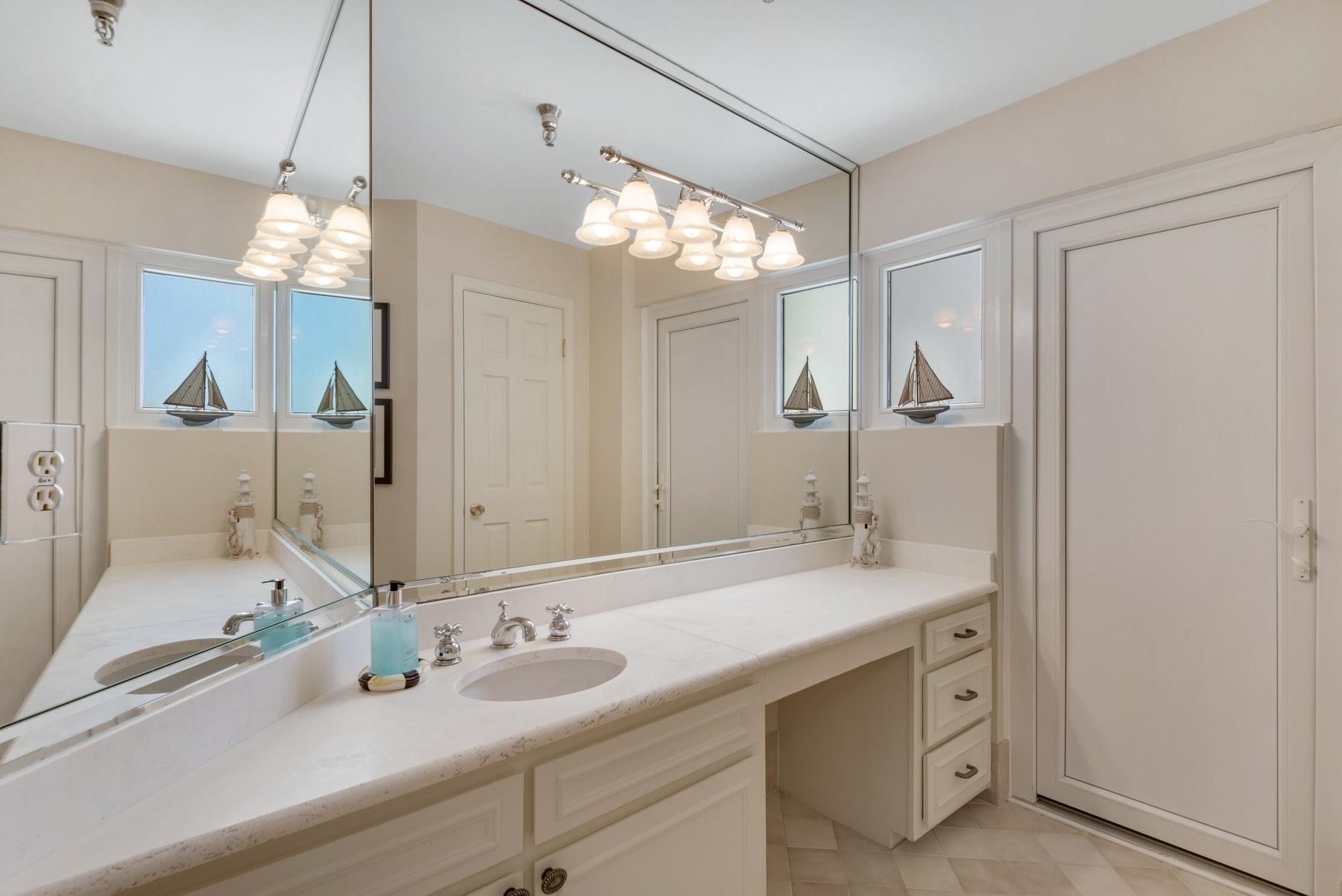 REGENCY TOWERS - Residential