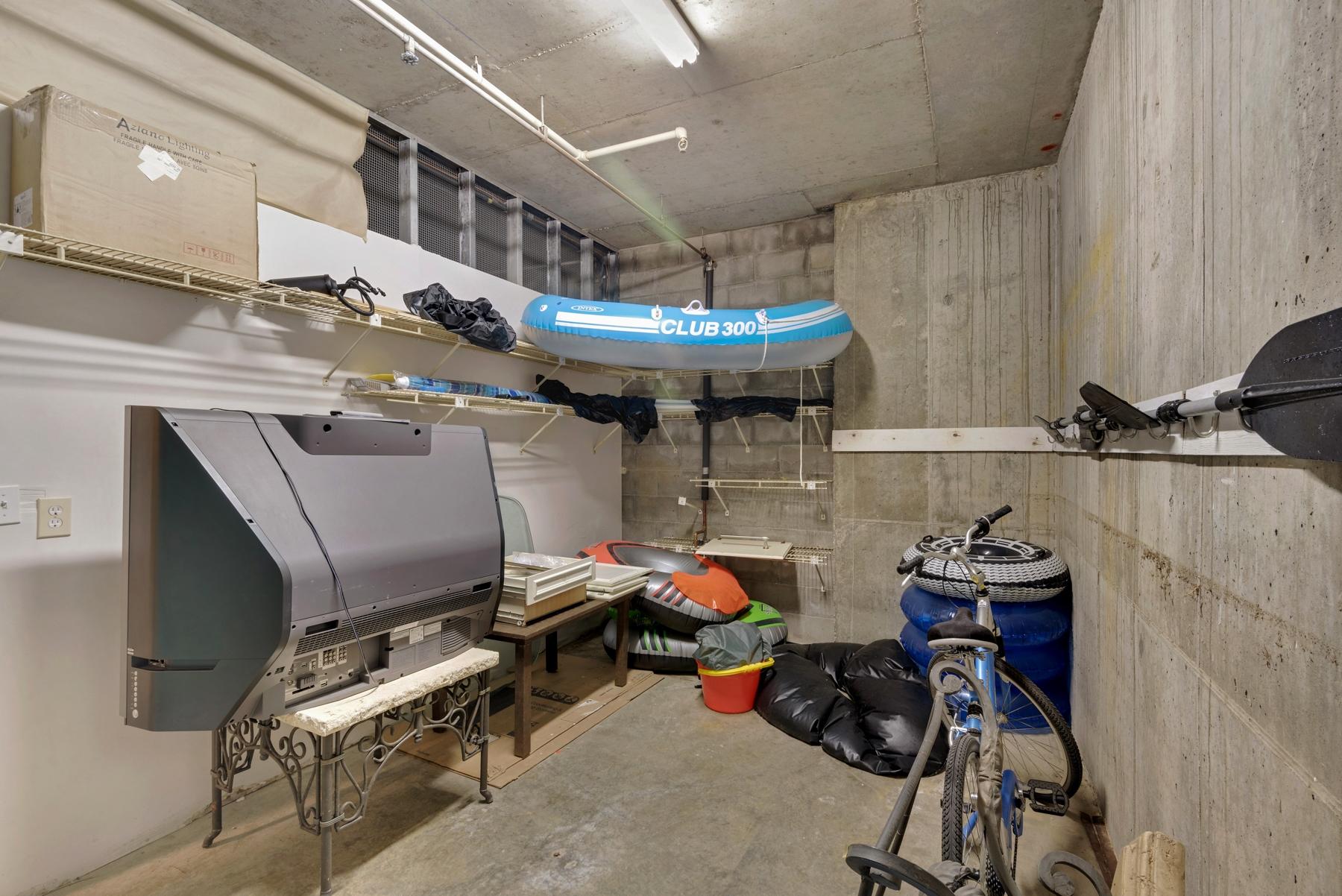 REGENCY TOWERS - Residential