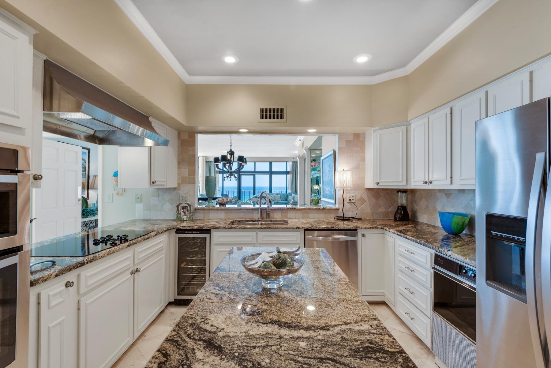 REGENCY TOWERS - Residential