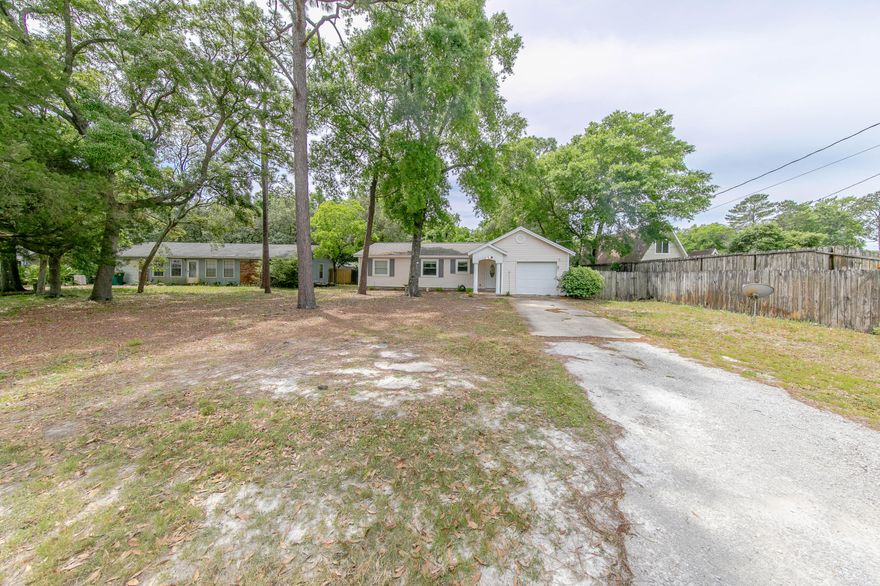 INVESTOR ALERT!  Super cute house, ready for new owner, home has new carpet and has positive rental history.  Close to Hurlburt Field and Eglin AFB, shopping, hospitals, and more. Easy show on lockbox. No HOA and large backyard, turn key ready!