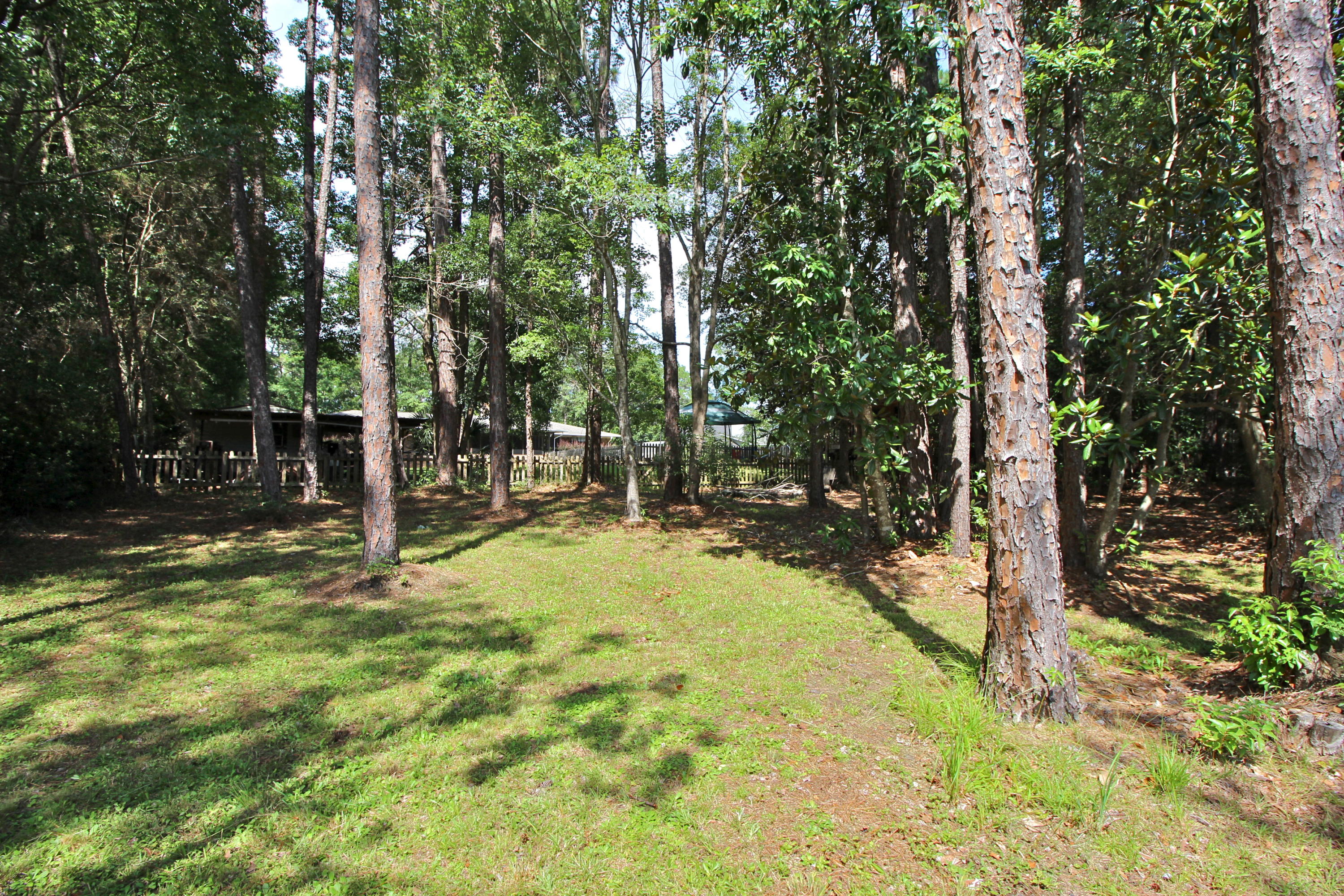 PINE SHORES - Residential