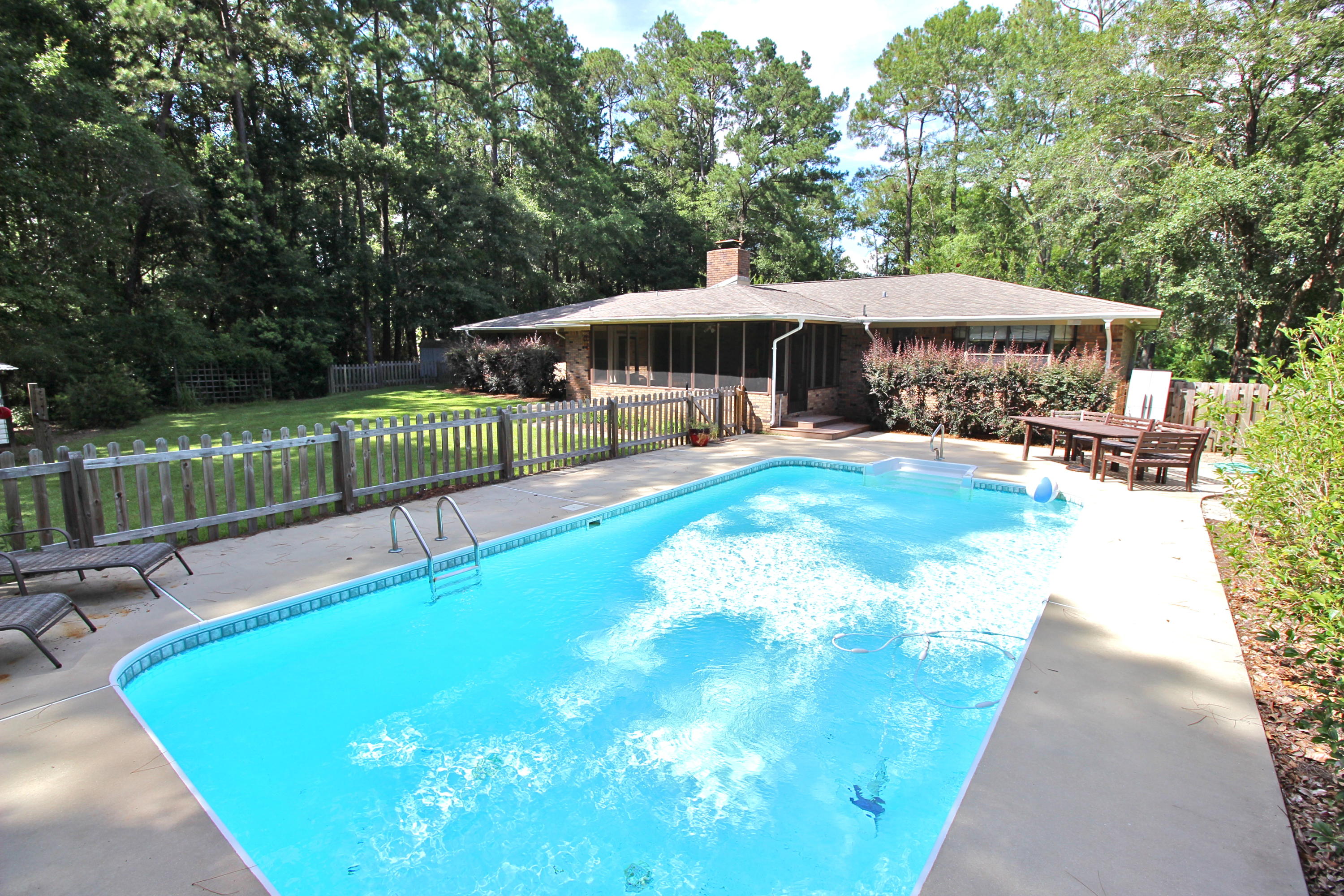 PINE SHORES - Residential