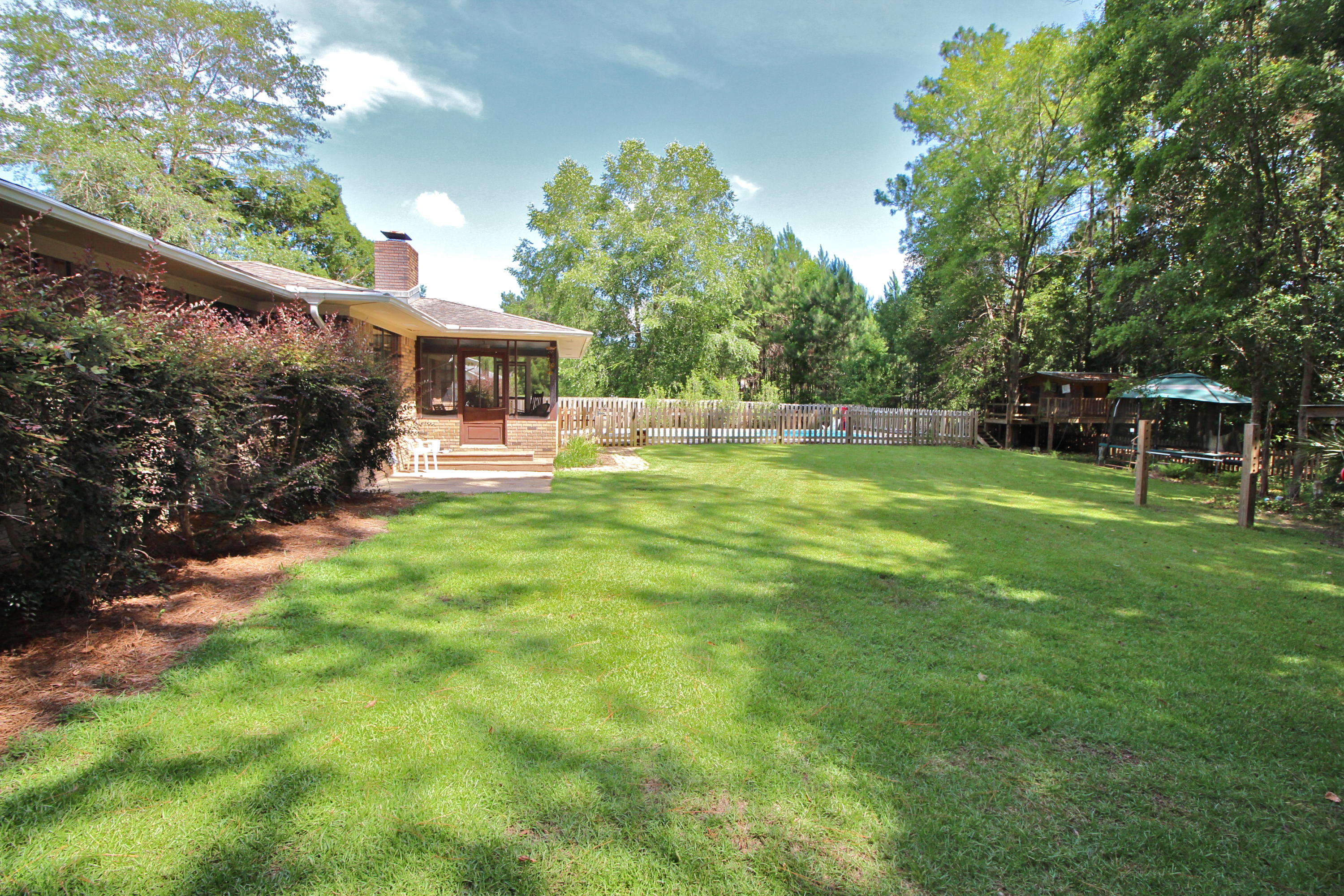 PINE SHORES - Residential