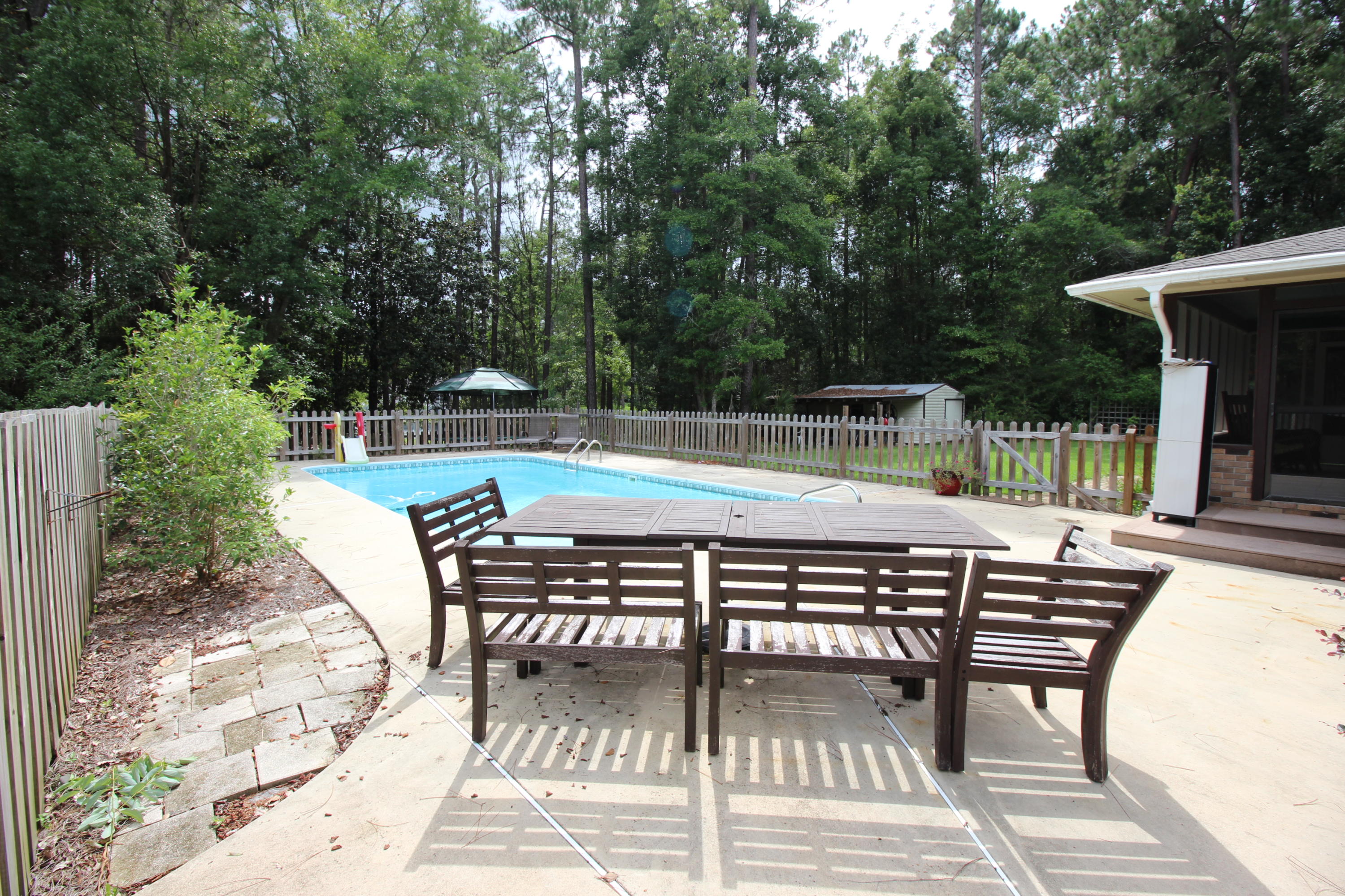 PINE SHORES - Residential