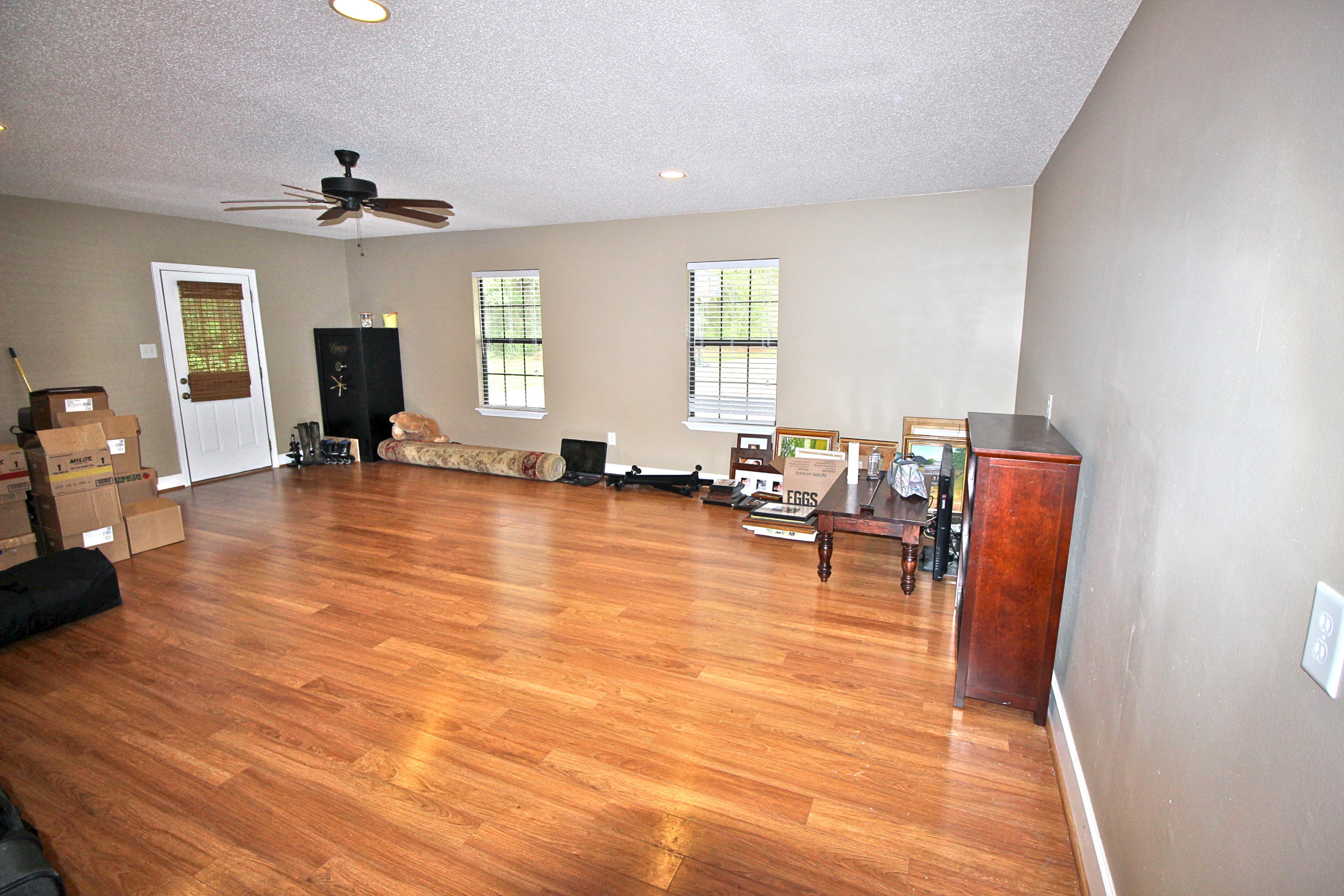 PINE SHORES - Residential