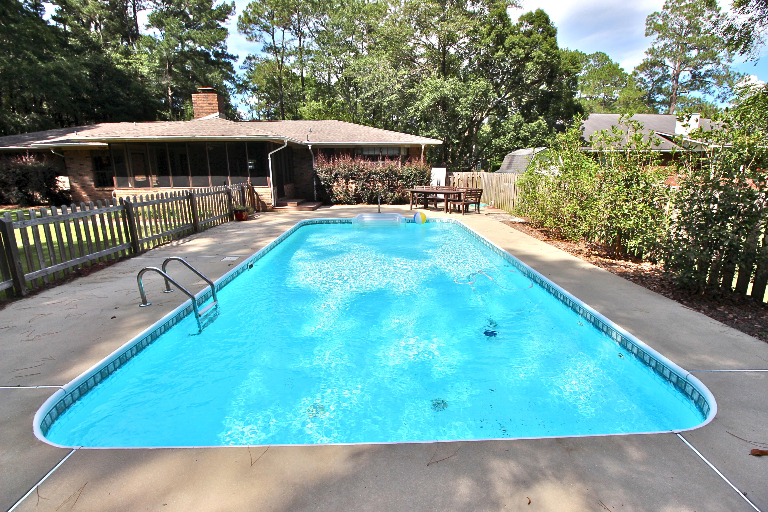 PINE SHORES - Residential