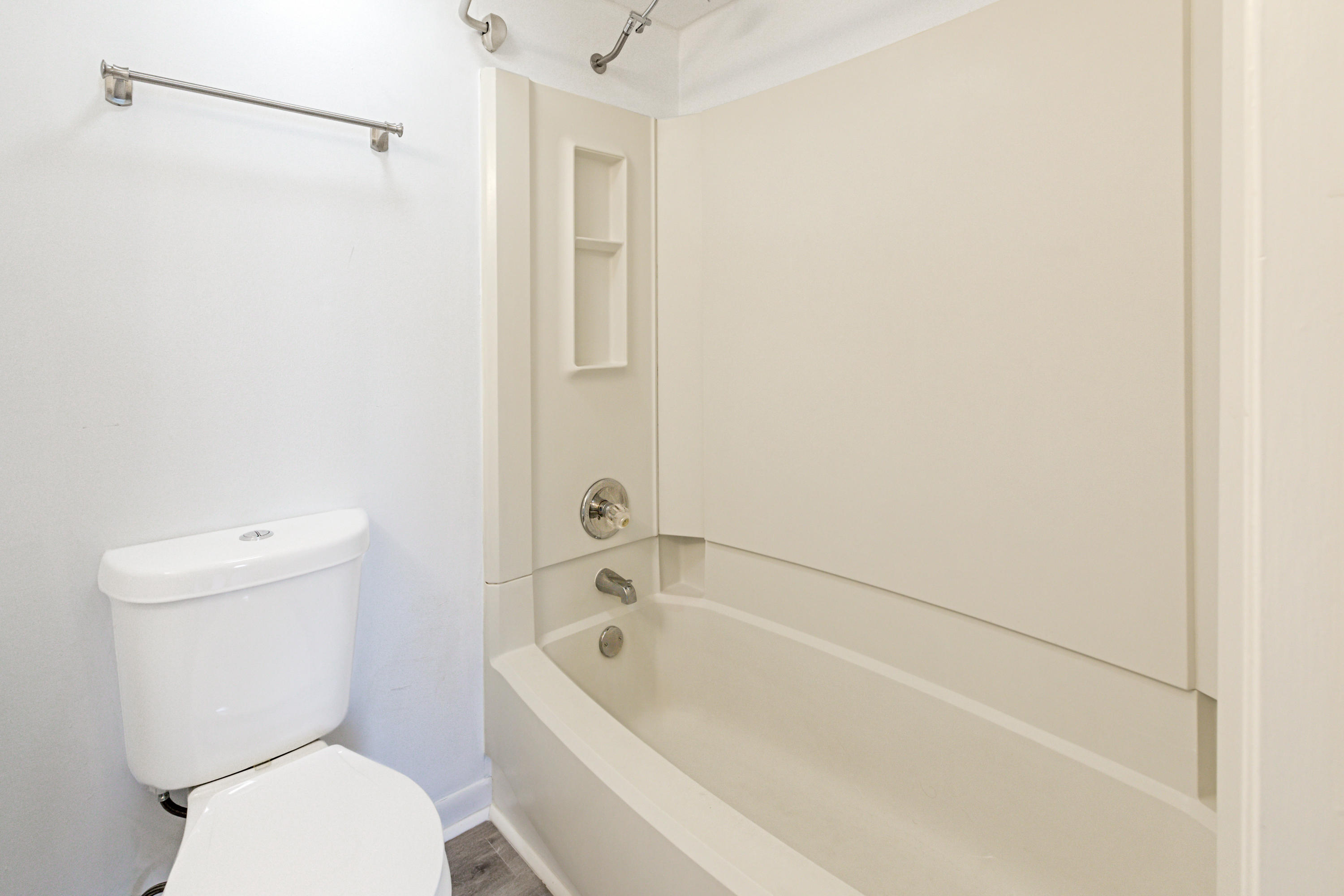 COMMODORES LANDING - Residential