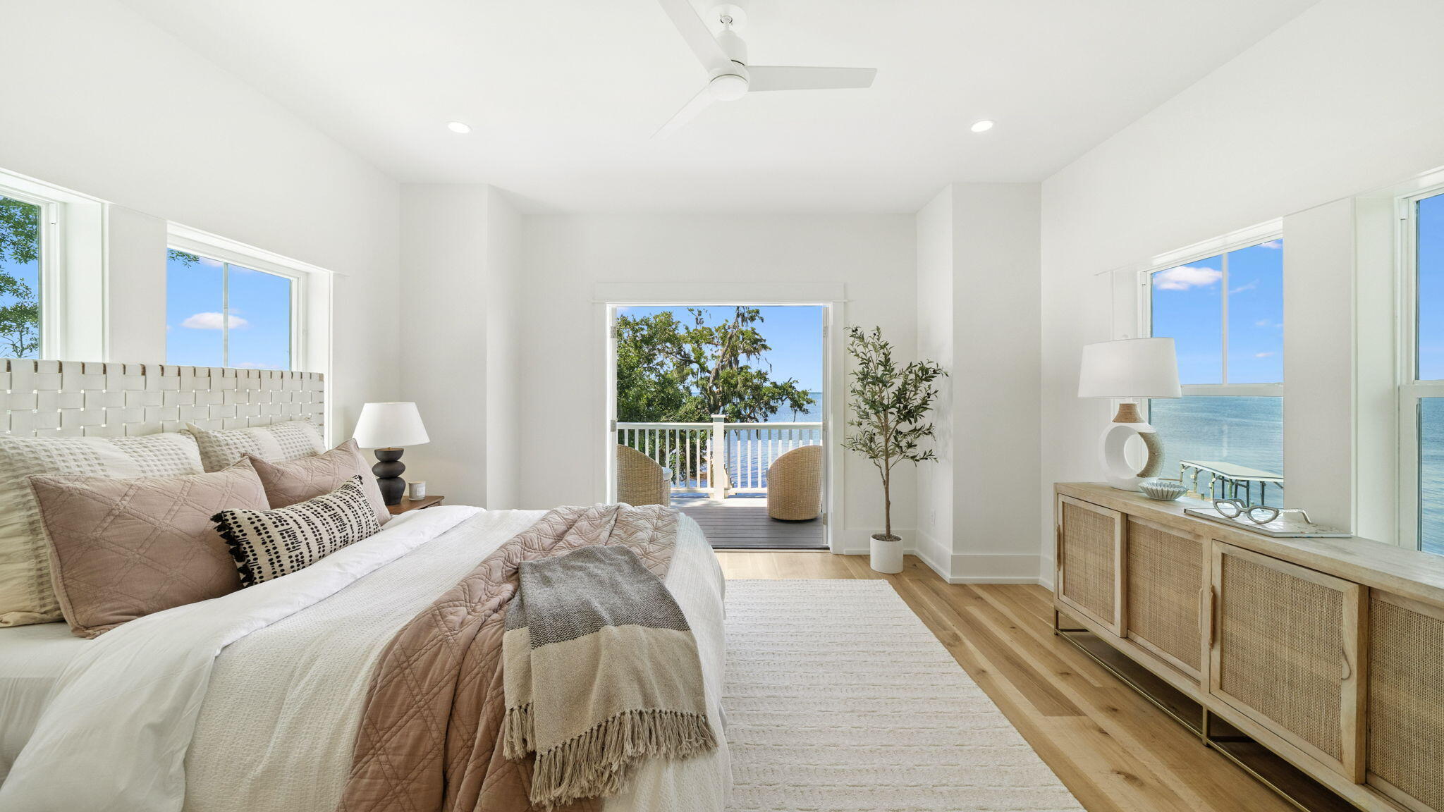 MAGNOLIA BEACH - Residential