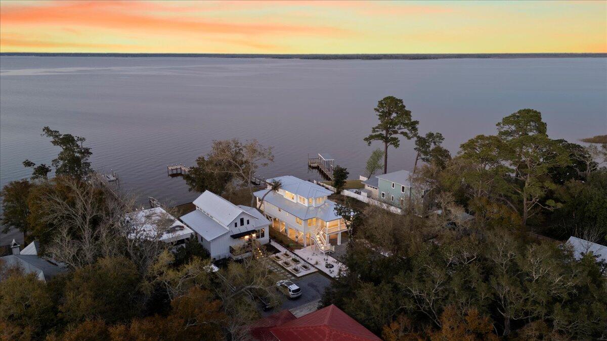 MAGNOLIA BEACH - Residential