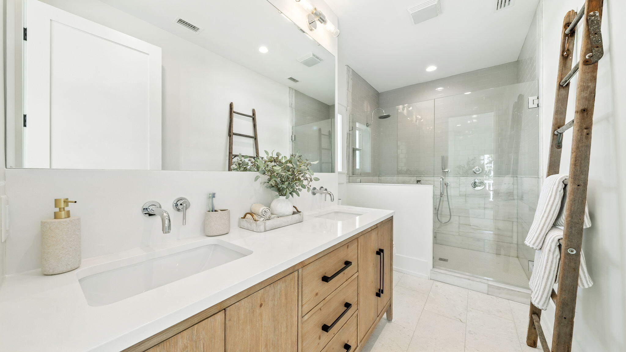 MAGNOLIA BEACH - Residential