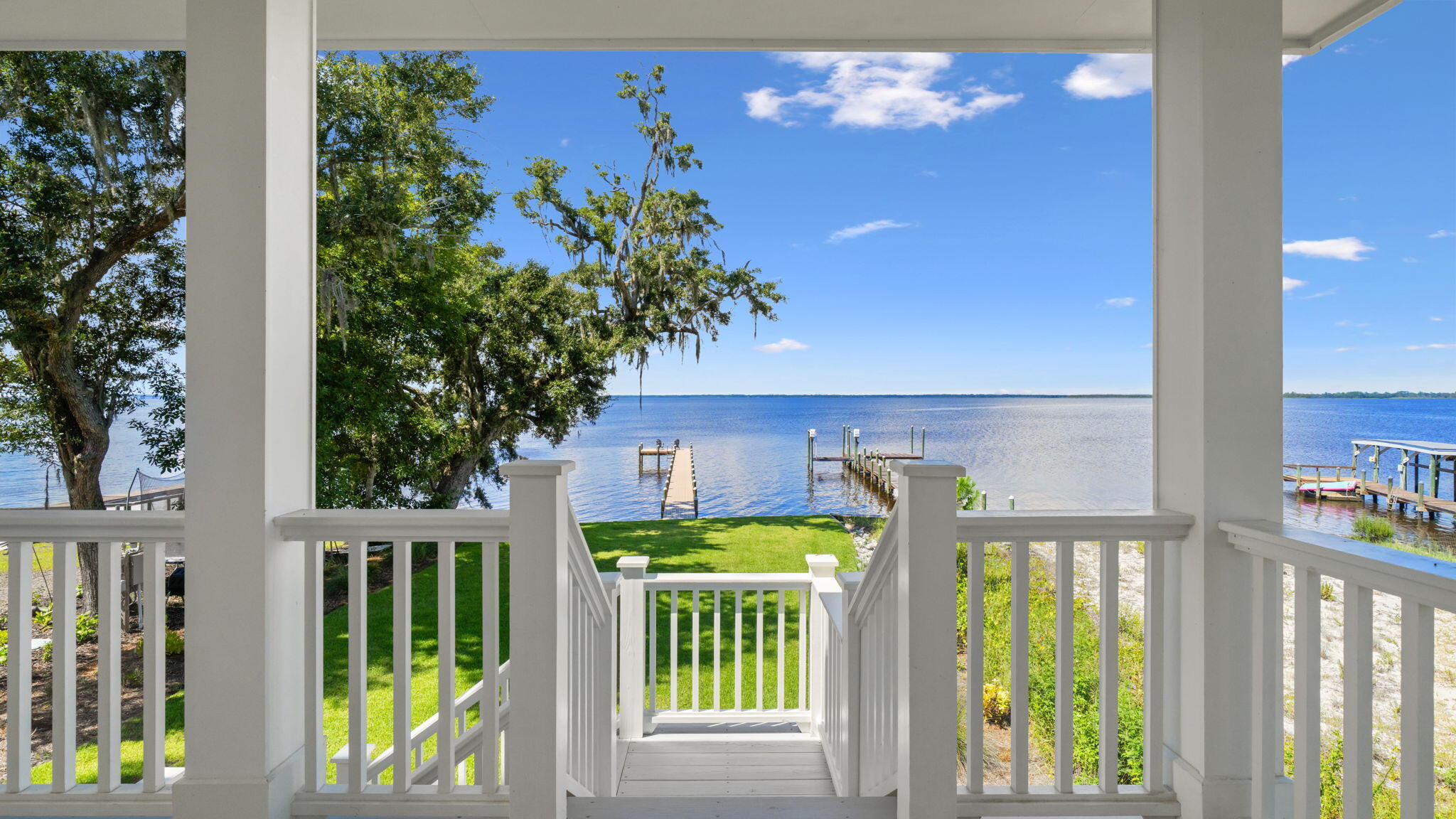 MAGNOLIA BEACH - Residential