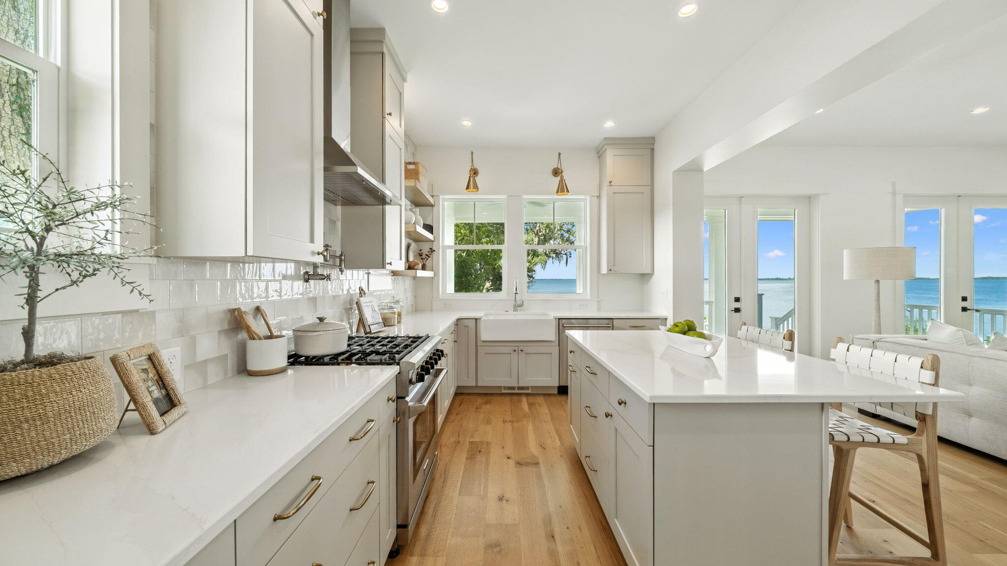 MAGNOLIA BEACH - Residential