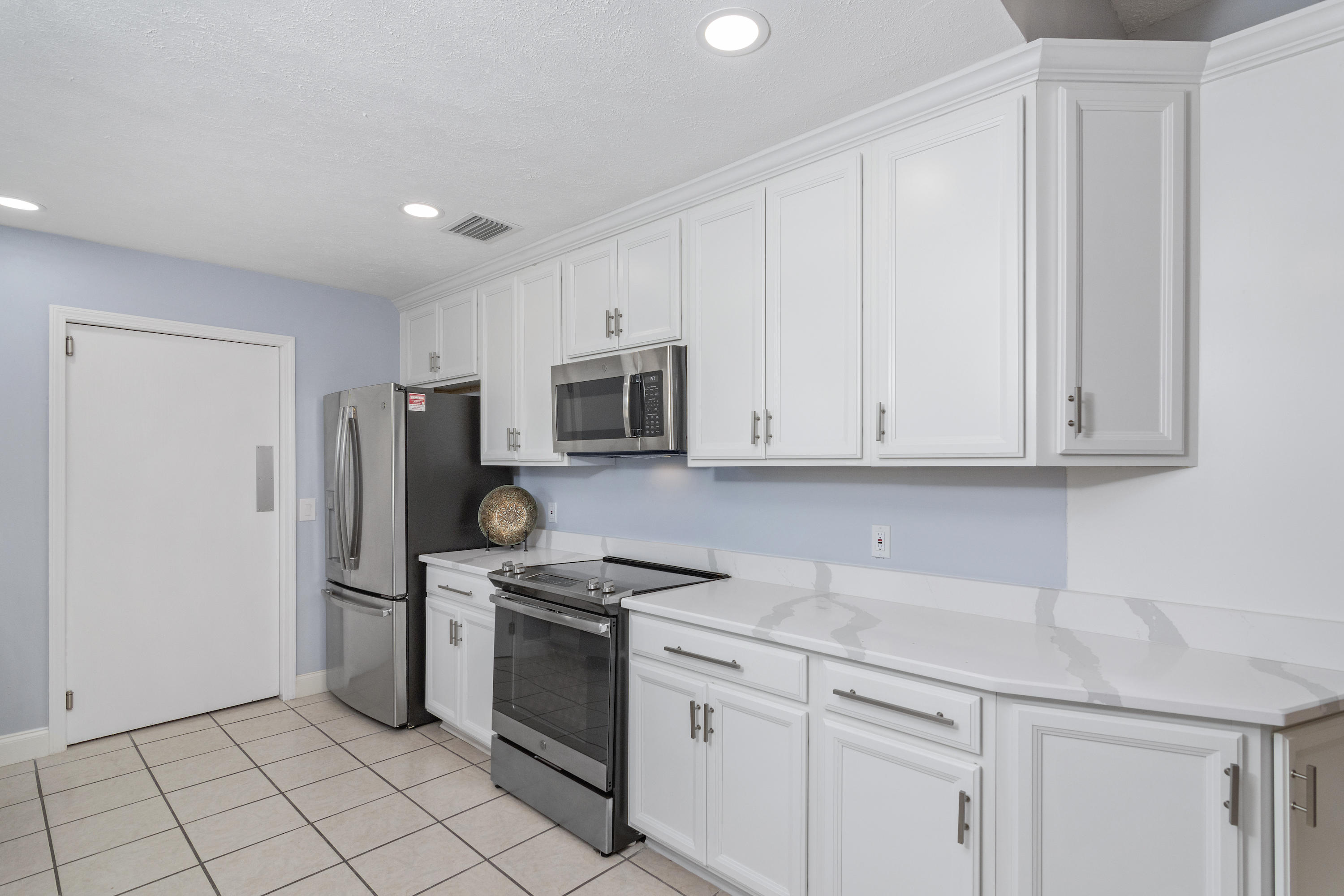 BELAIRE ESTATES - Residential