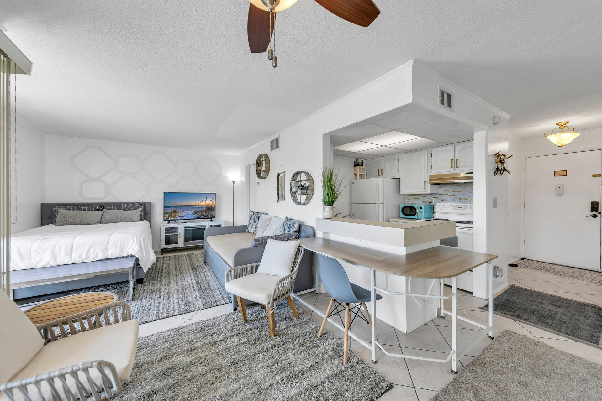 NOW ACCEPTING BITCOIN! Welcome to unit 1031 in Sandpiper Cove, a charming 1-bedroom, 1-bathroom condo located on the serene first floor. Recently renovated, this condo boasts views of the putting greens and the main canal.Discover the abundant amenities that Sandpiper Cove has in store for you: five inviting swimming pools, including two heated pools, three relaxing hot tubs, six well-maintained tennis courts, and a Par-3 9-hole chip and putt golf course. Additional perks include canal dockage, a convenient boat launch, access to a private owners marina, and the esteemed Louisiana Lagniappe Restaurant.