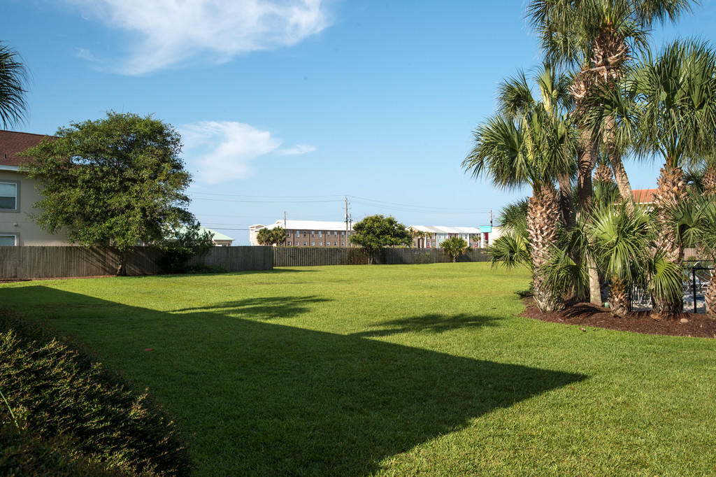 SUMMERHOUSE T/H - Residential