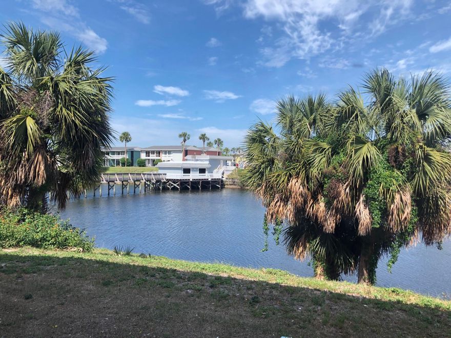 Affordable 1 Bedroom Condo located in the heart of Destin. Enjoy the lake view and sunsets from your balcony. Great rental for short or long term. Close to Beaches, Restaurants, Shopping & Entertainment. Amenities include: 3 Pools, Tennis, Out Door Grills, Community Room, Buyer to verify any & all dimensions.