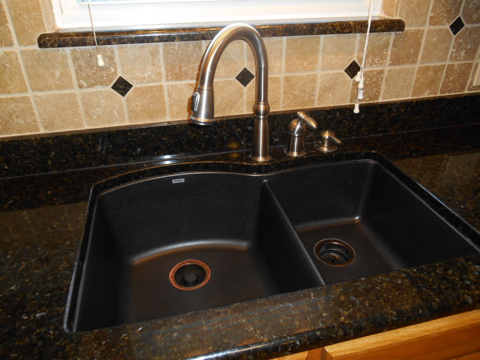 RAINBOWS END - Residential