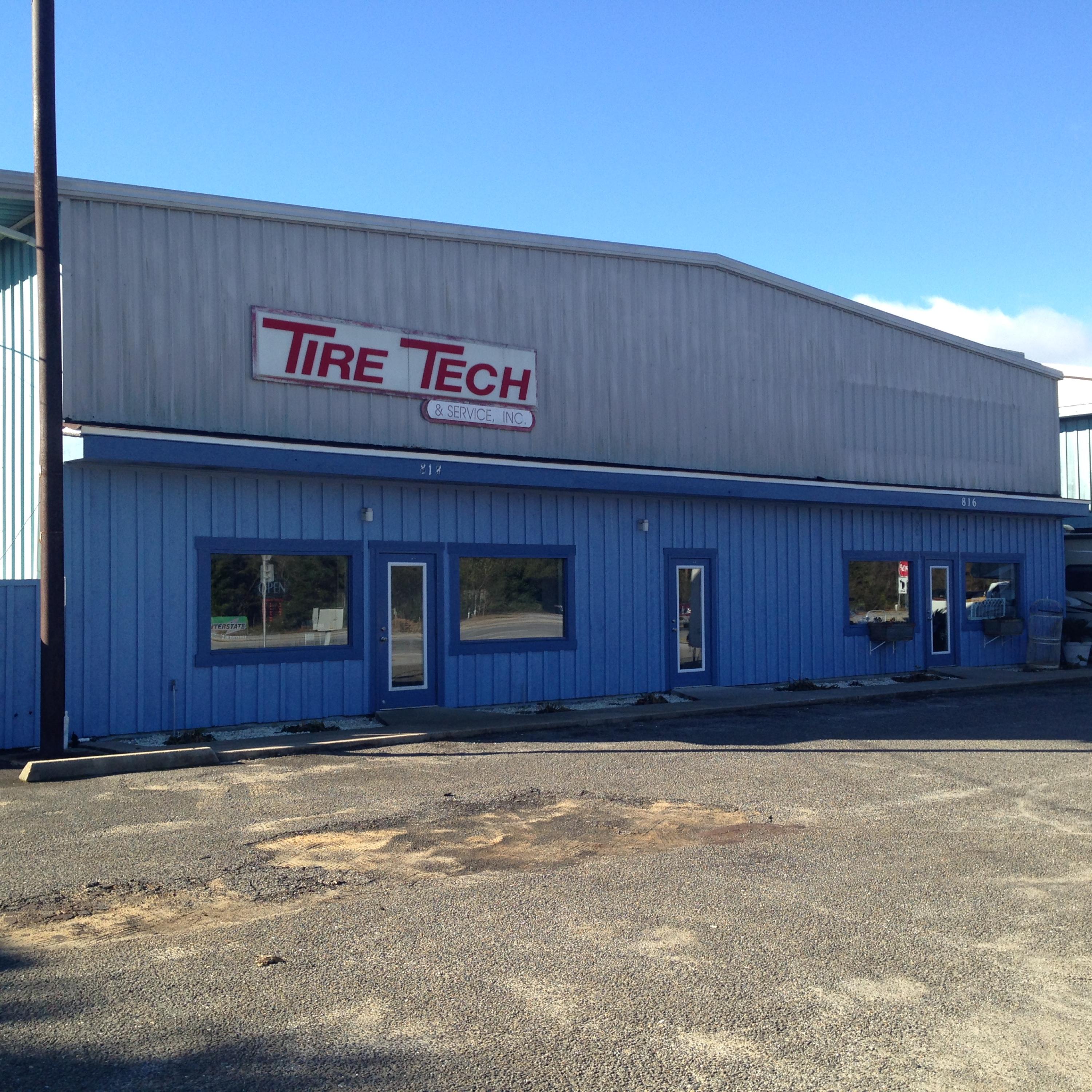 Gross income potential $60,000. This is one of the rare available properties that allows for car sales in the Destin city limits! Building is set up to accommodate four separate tenants, three ground floor and one up. Downstairs west side is occupied by automotive repair tenant at a below market rate of $1,800. Ground floor east side is occupied by retail tenant at $1,500. Third downstairs space rents for $850. Upstairs office space is approximately 2,550 square feet and should rent for minimum $1,000. All tenants are month-to-month to accommodate buyer's specific needs.