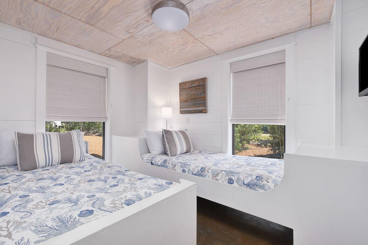SEAGROVE 5TH ADDN - Residential
