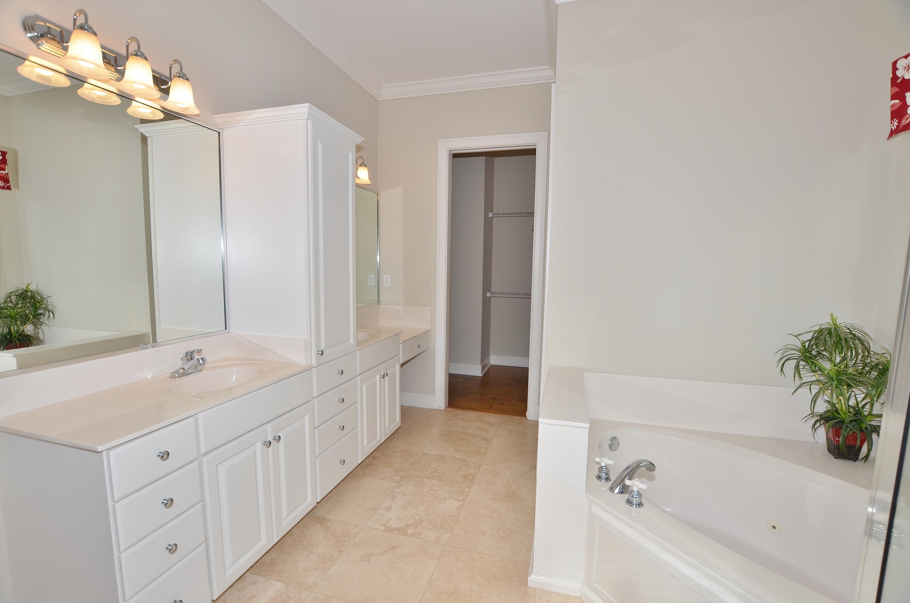 CRYSTAL LAKE - Residential Lease