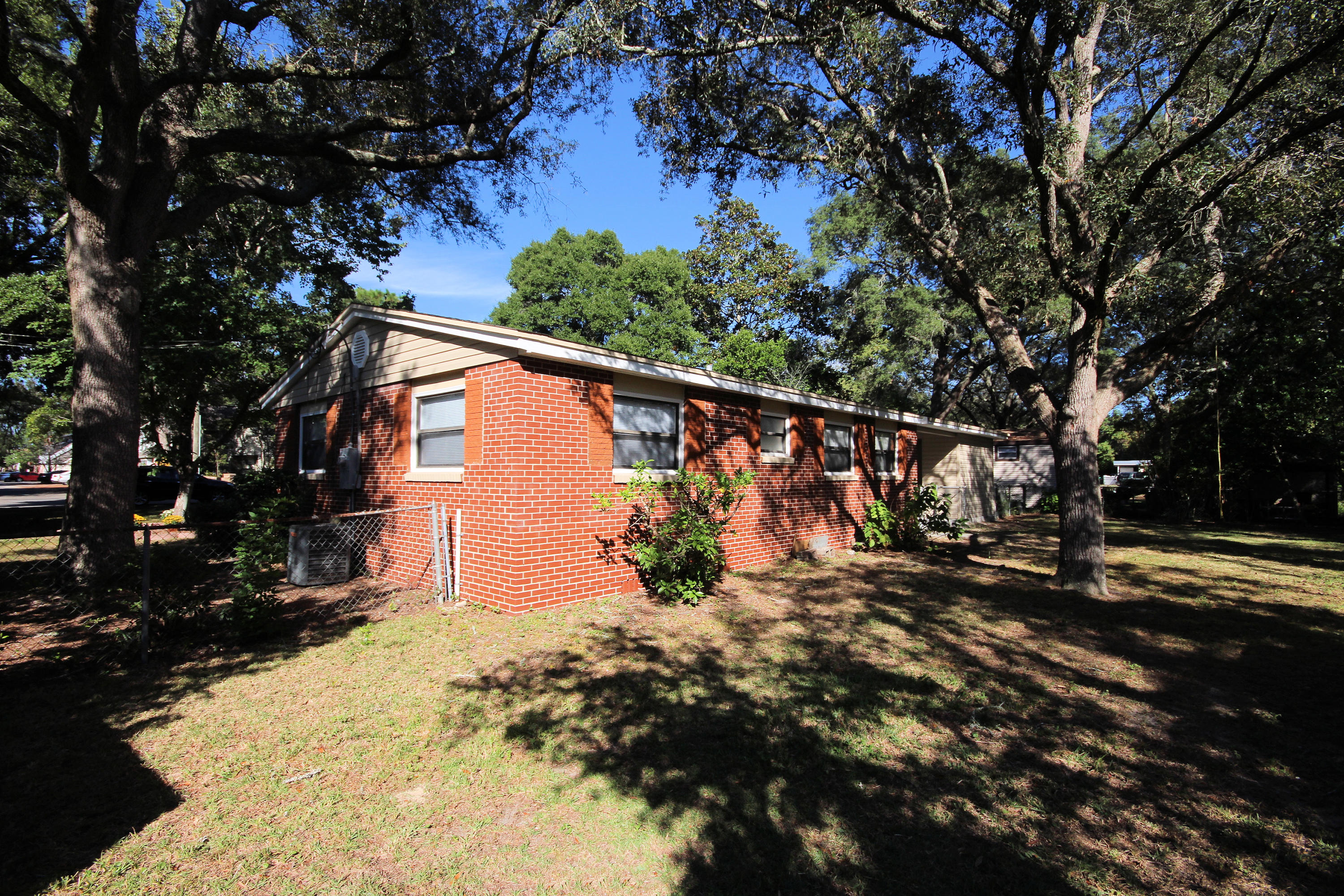 PARTIN BROOKS S/D LOT 31 BLK 1 - Residential