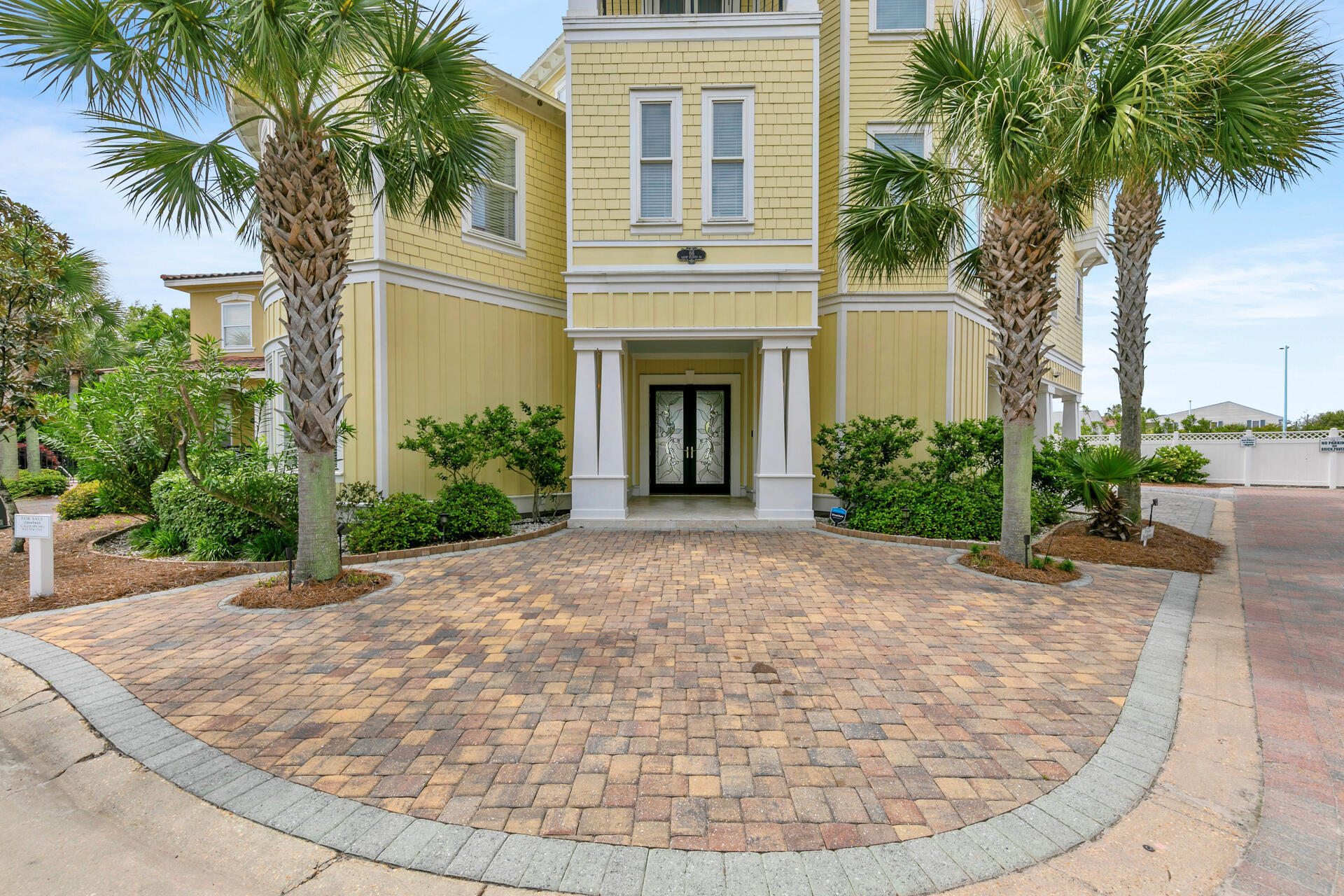 EMERALD WATERS VILLAGE - Residential